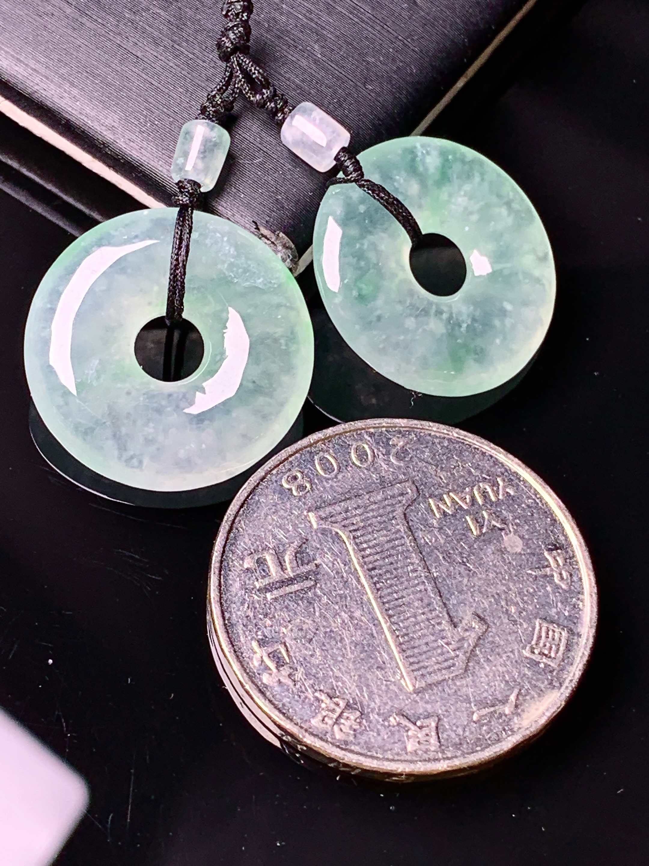 冰种飘绿平安环一对 玉质细腻 色泽艳丽 整体尺寸19*3.7*2x