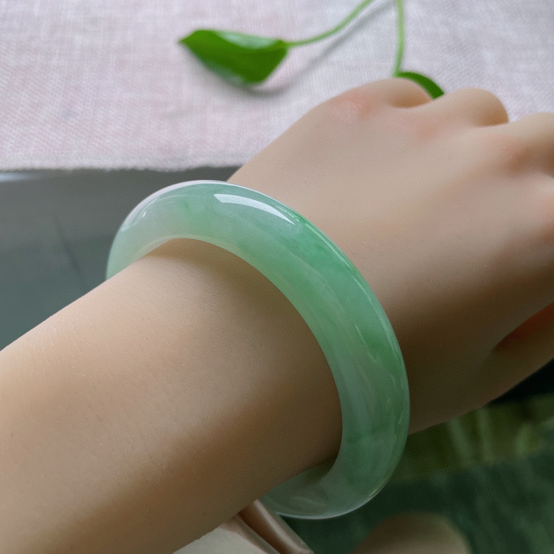 55.6/12/9.3，绿底，正圈，水润，细腻，胶润，耐看，完美