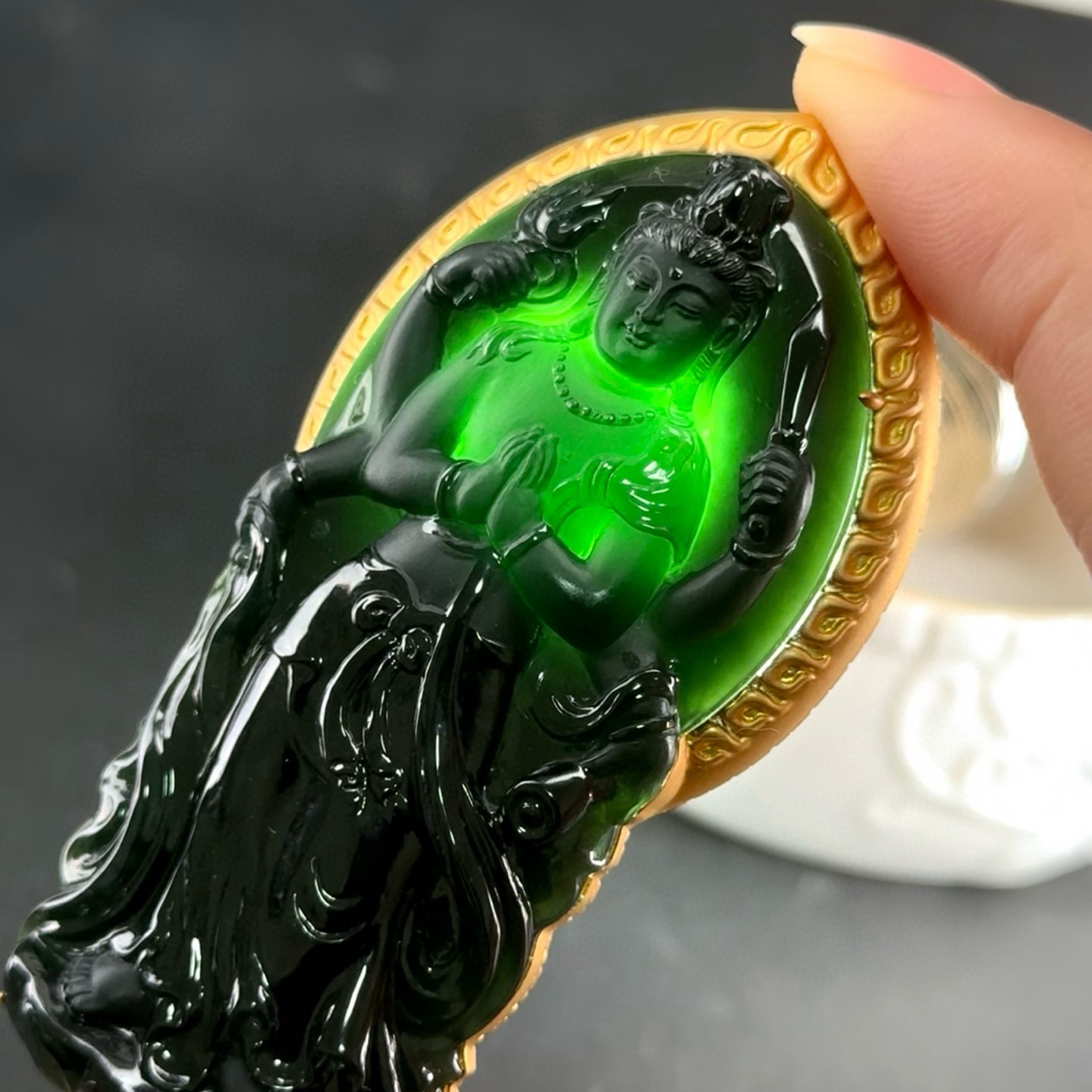精品18k墨翠千手观音 种好色正 黑度极好 打灯通透 油性十足 尺寸71