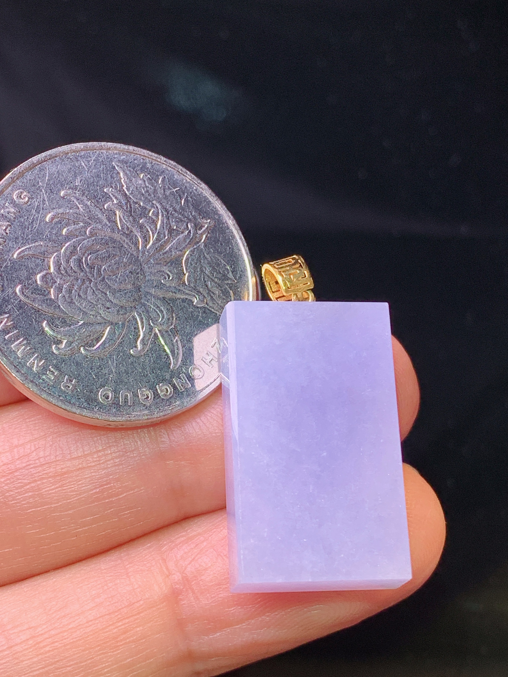 18k金镶嵌紫罗兰无事牌吊坠 玉质细腻 色泽艳丽 整体尺寸28.8*13.5*5.7j2