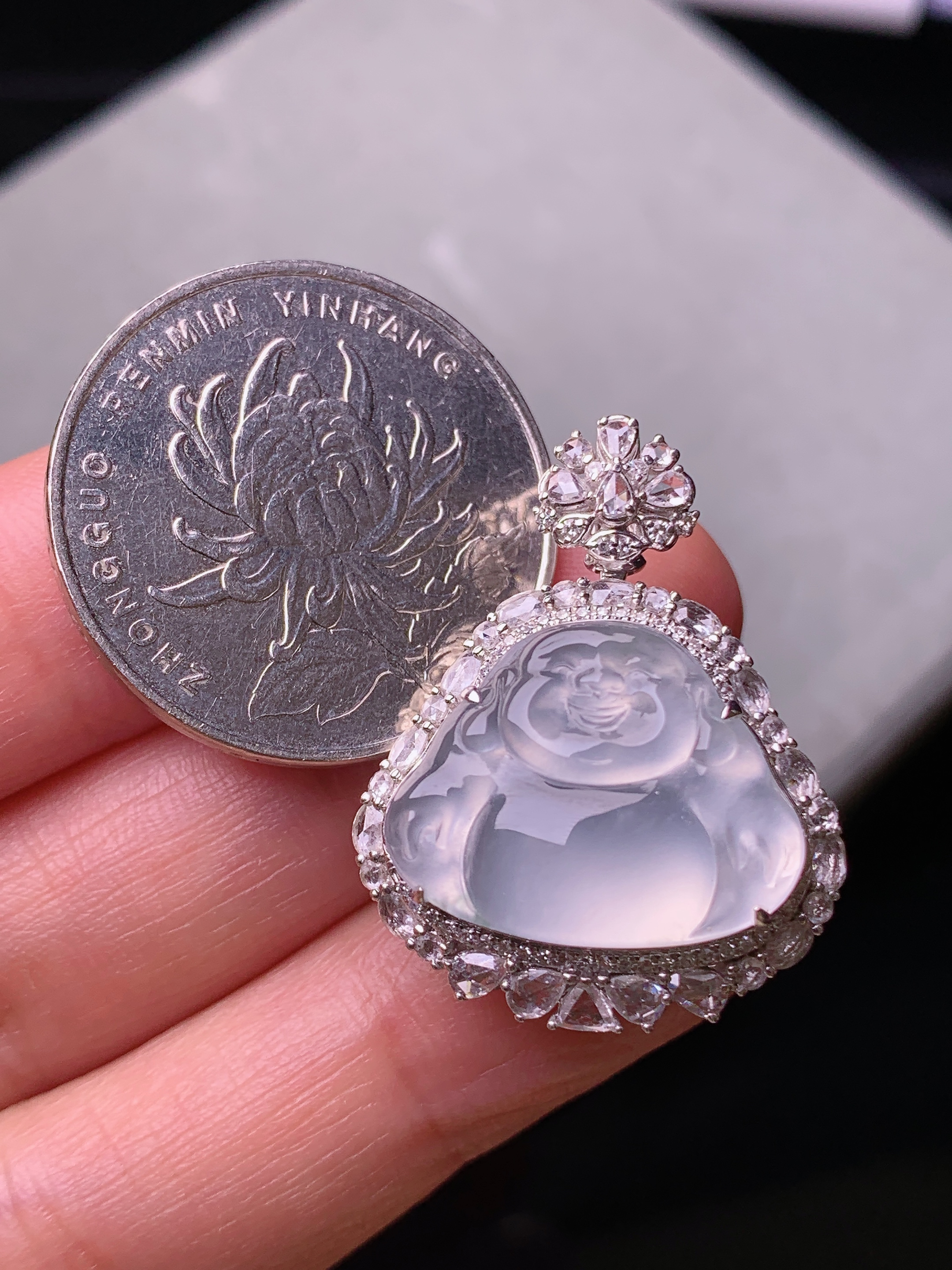 18k金钻镶嵌冰种佛公吊坠 玉质细腻 色泽艳丽 整体尺寸28.3*22.2*10.3y4