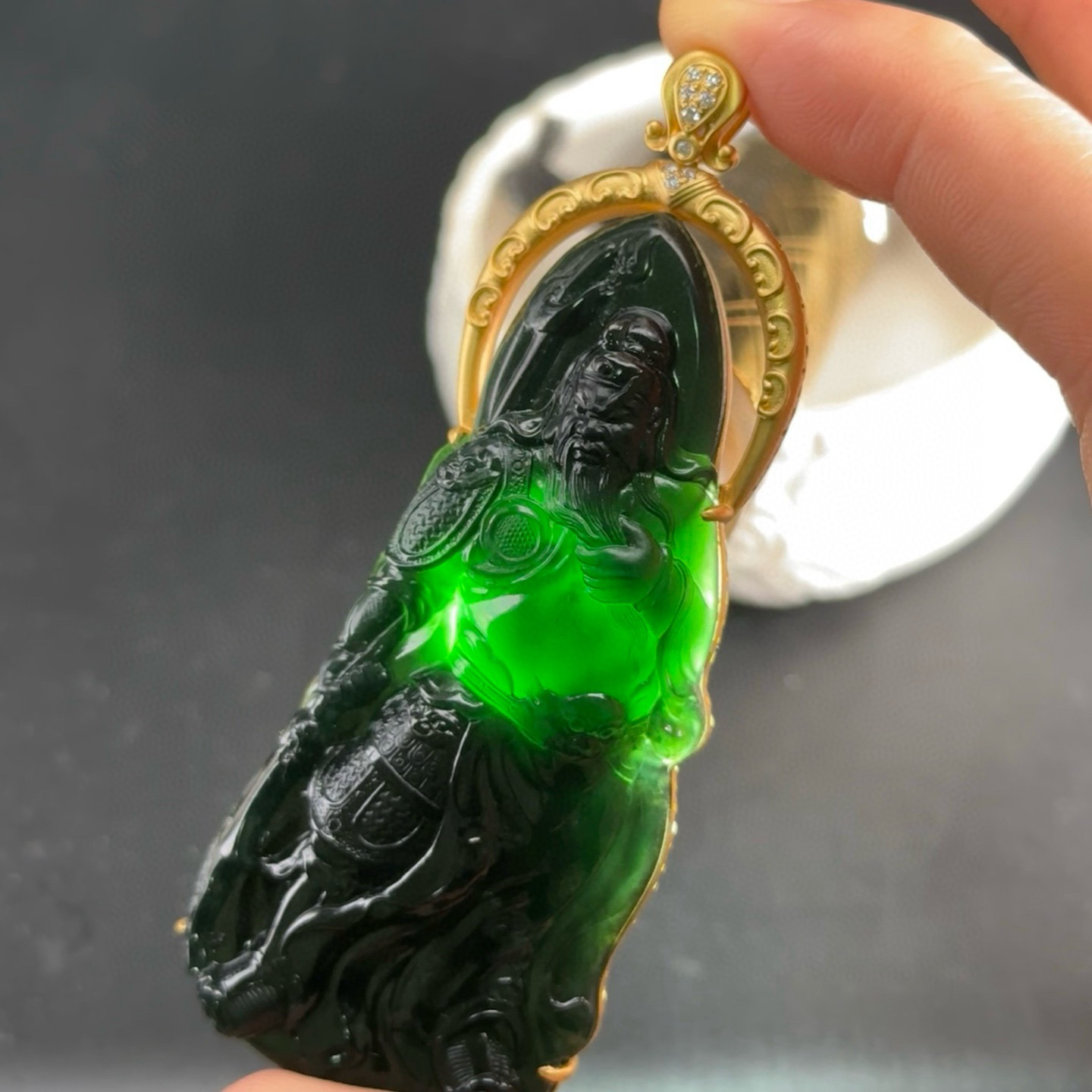 精品18k墨翠关公 种好色正 黑度极好 打灯通透 油性十足