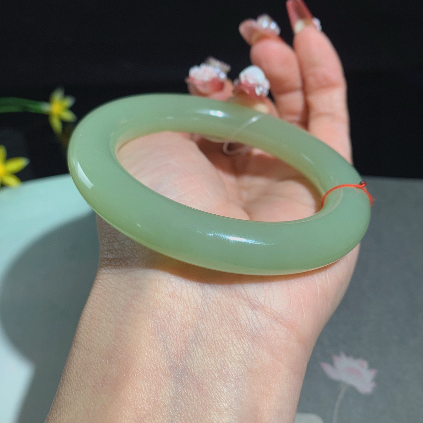 和田玉54.8圈口清水色肥圆条手镯，玉质细腻油润 底色纯净 无裂无杂 脂粉好，品质好