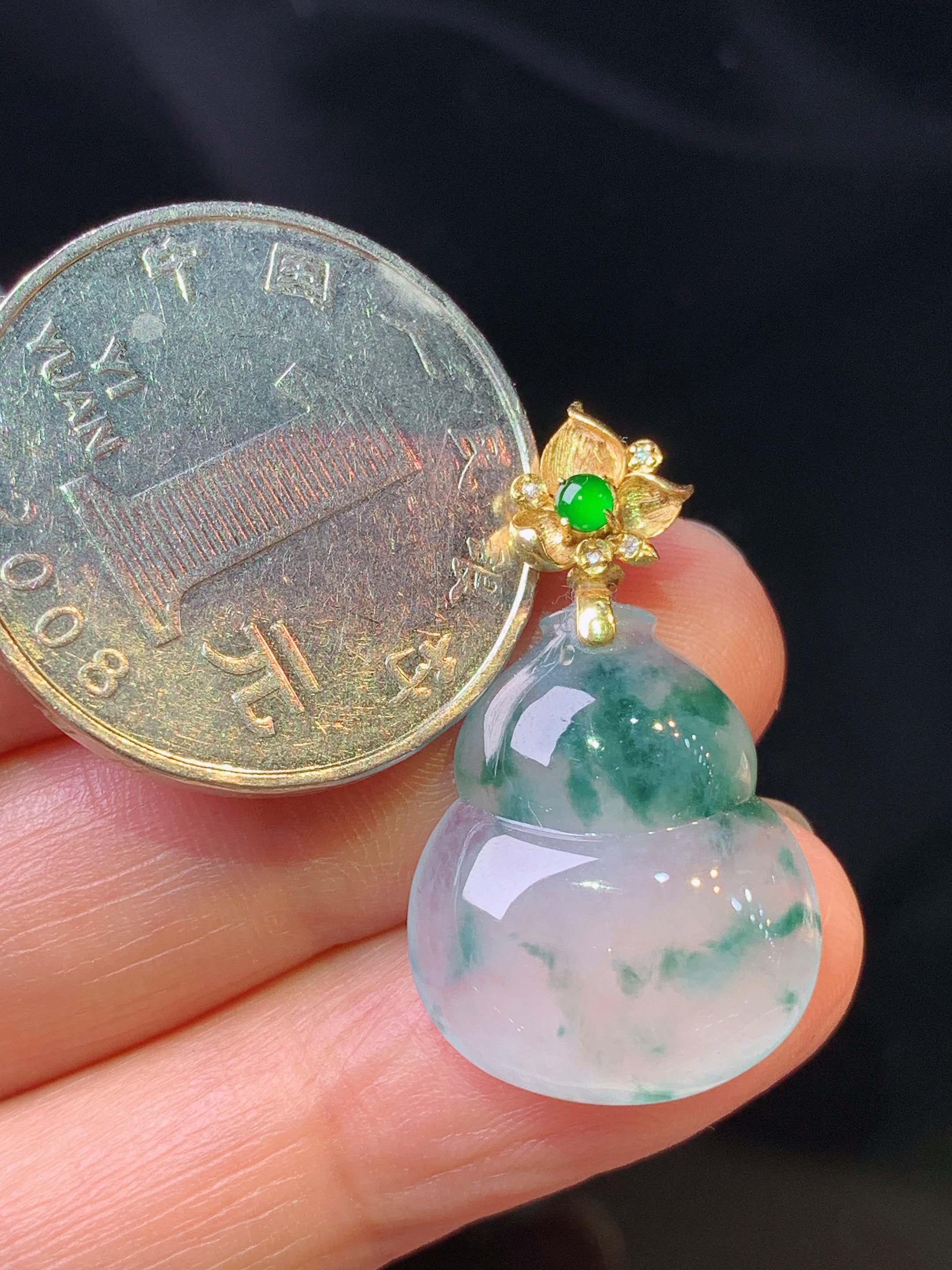 18k金镶嵌冰种飘绿葫芦吊坠 玉质细腻 色泽艳丽 整体尺寸29*16.6*5.2*2x