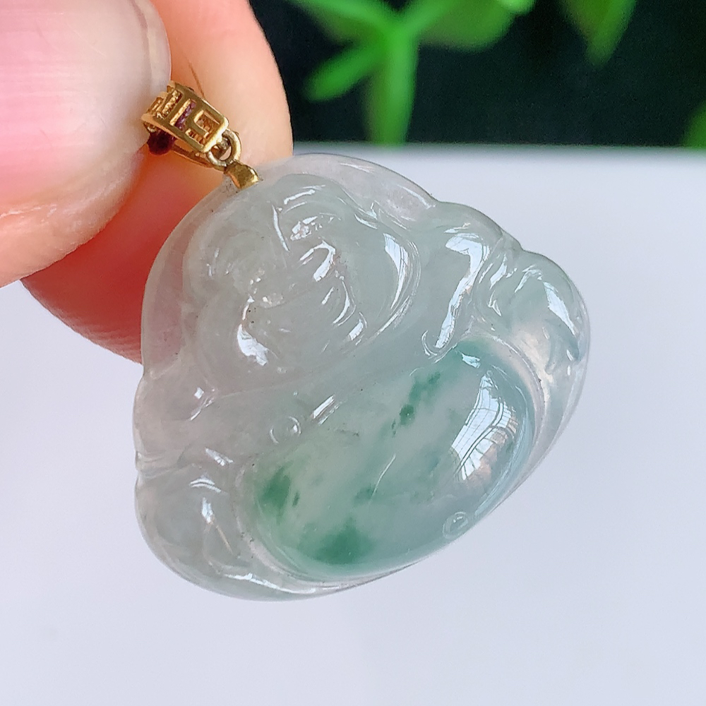 18k金扣冰润飘花佛公挂件 玉质细腻  精雕弥勒佛，笑佛福耳垂肩，面相喜庆，开怀大笑，憨态可掬。惟妙惟肖，寓意福禄双全，吉祥美满，笑口常开 W41.12  尺寸：19-22-6mm