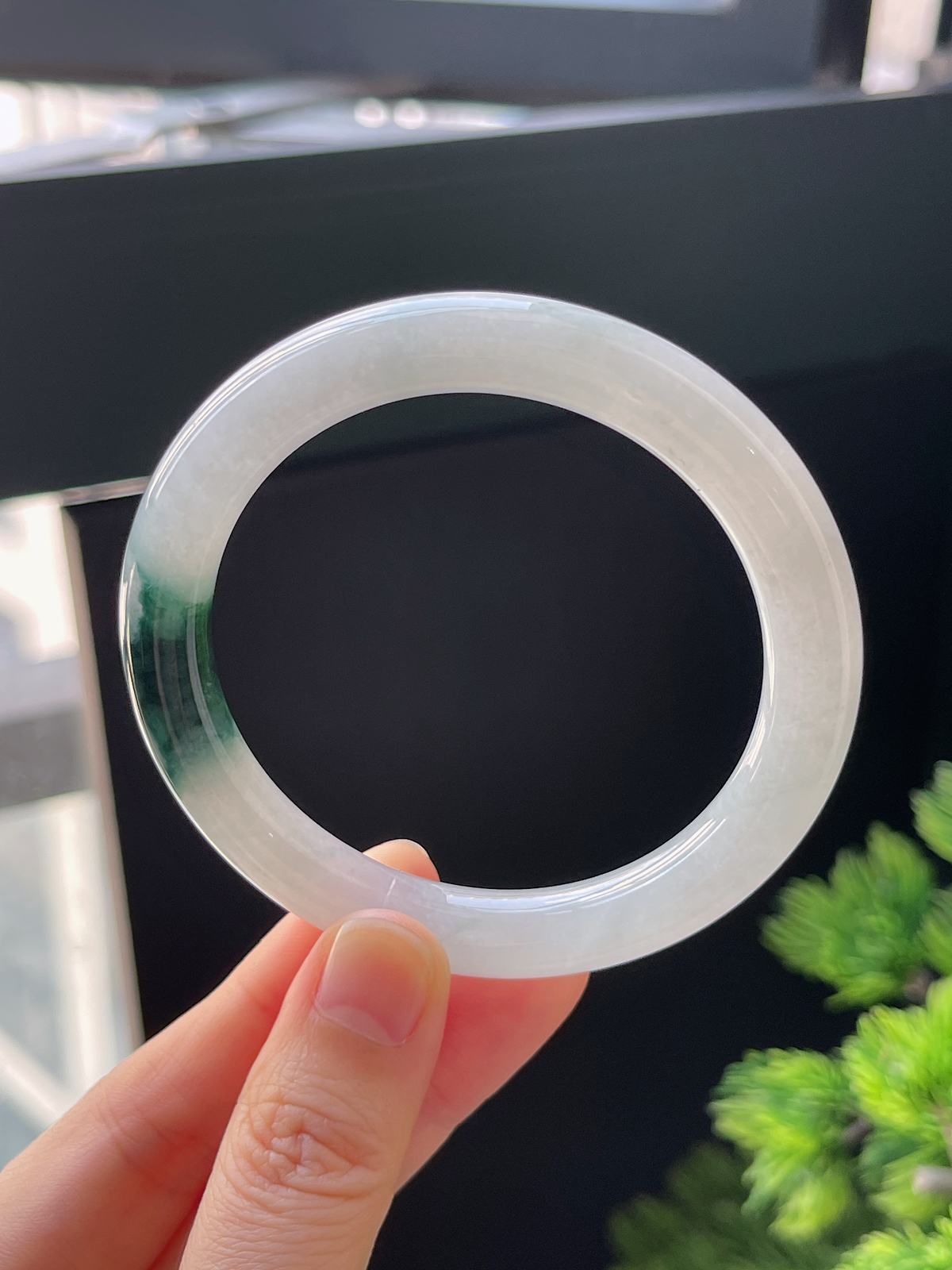 圆镯54.2圈口，翡翠冰糯种飘蓝花手镯