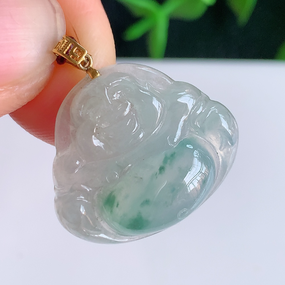 18k金扣冰润飘花佛公挂件 玉质细腻  精雕弥勒佛，笑佛福耳垂肩，面相喜庆，开怀大笑，憨态可掬。惟妙惟肖，寓意福禄双全，吉祥美满，笑口常开 W41.12  尺寸：19-22-6mm