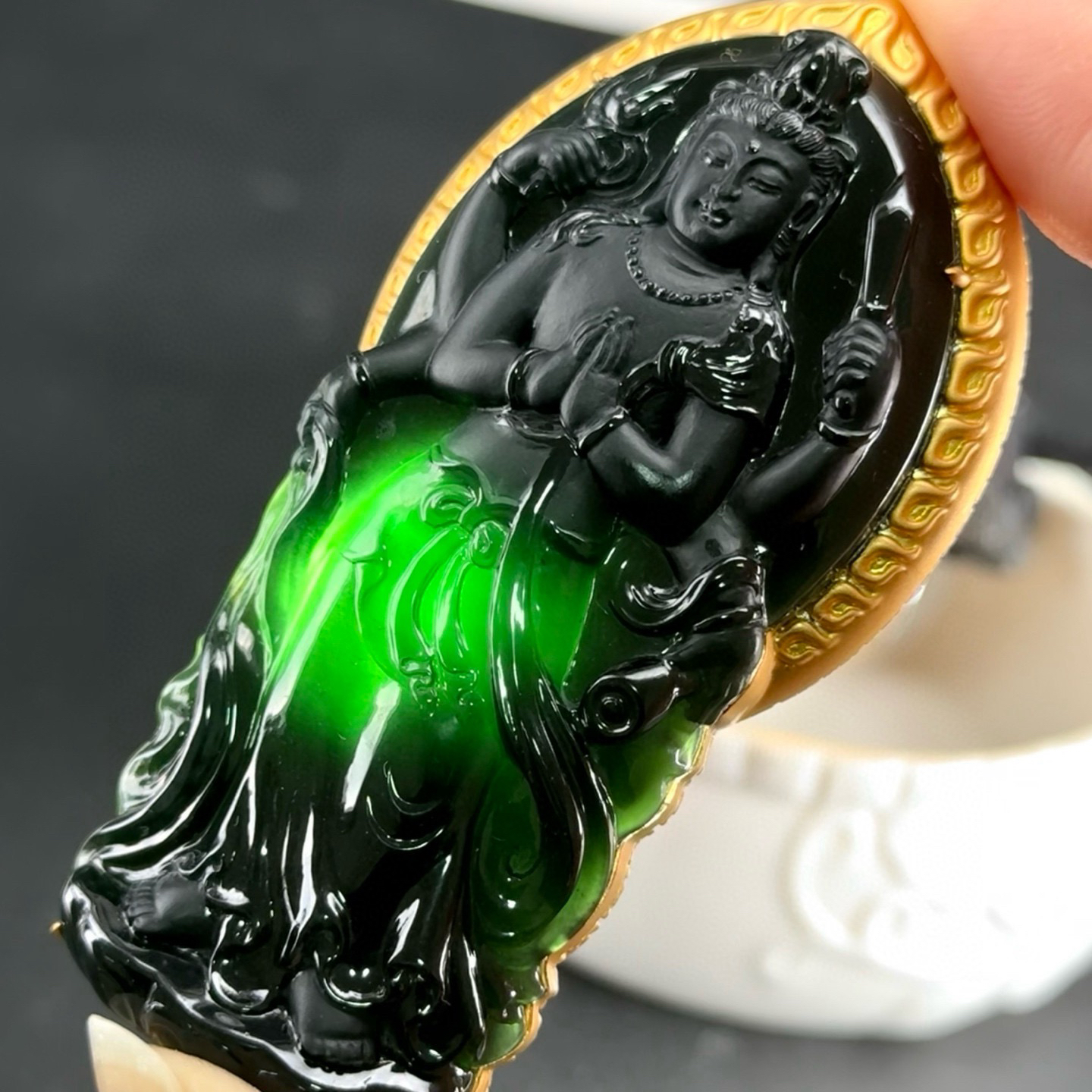 精品18k墨翠千手观音 种好色正 黑度极好 打灯通透 油性十足 尺寸71