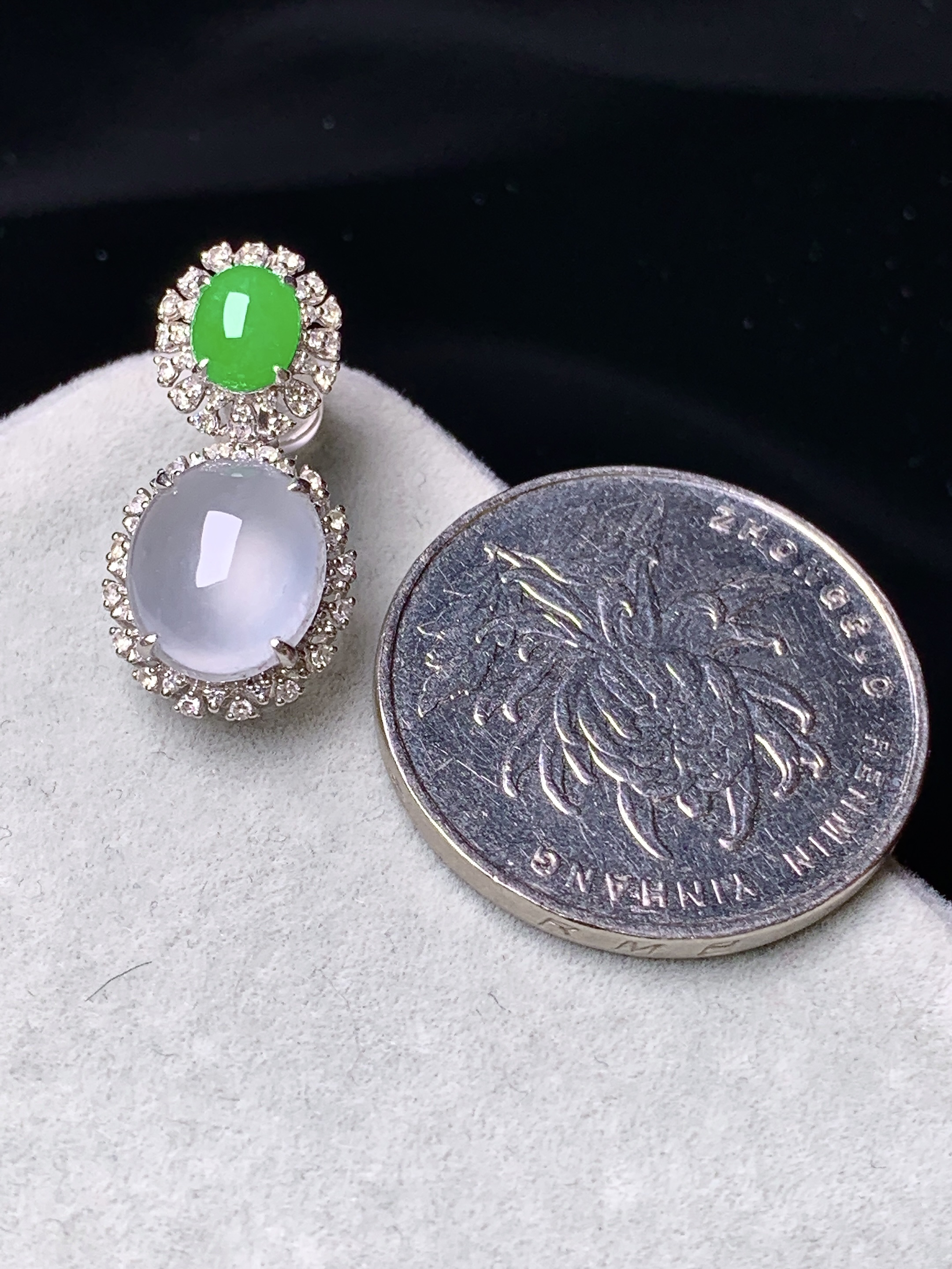 18k金钻镶嵌冰种蛋面吊坠 玉质细腻 色泽艳丽 整体尺寸21.8*11*8y4