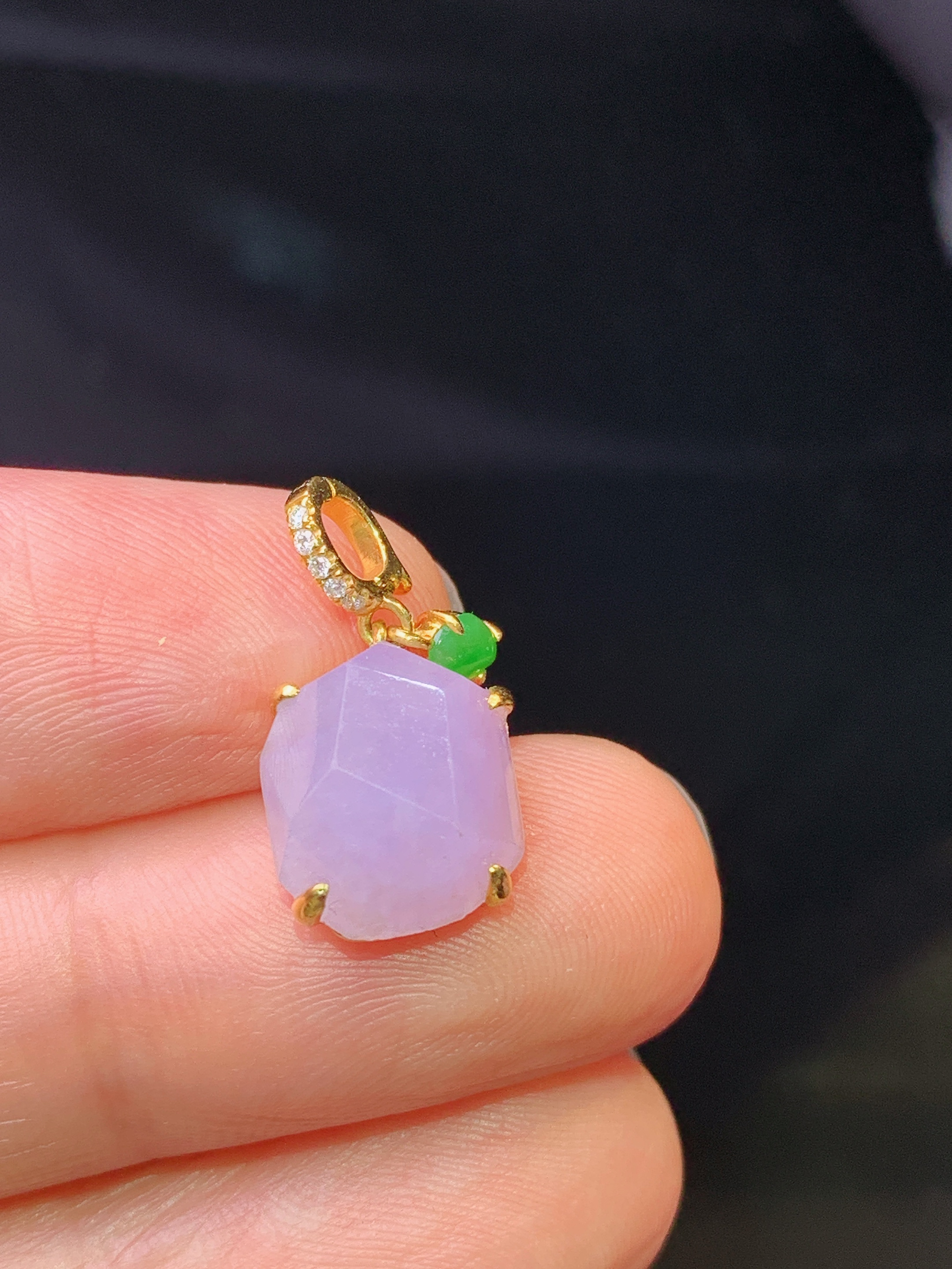 18k金钻镶嵌紫罗兰菱形吊坠 玉质细腻 色泽艳丽 整体尺寸18.5*9.5*6j2