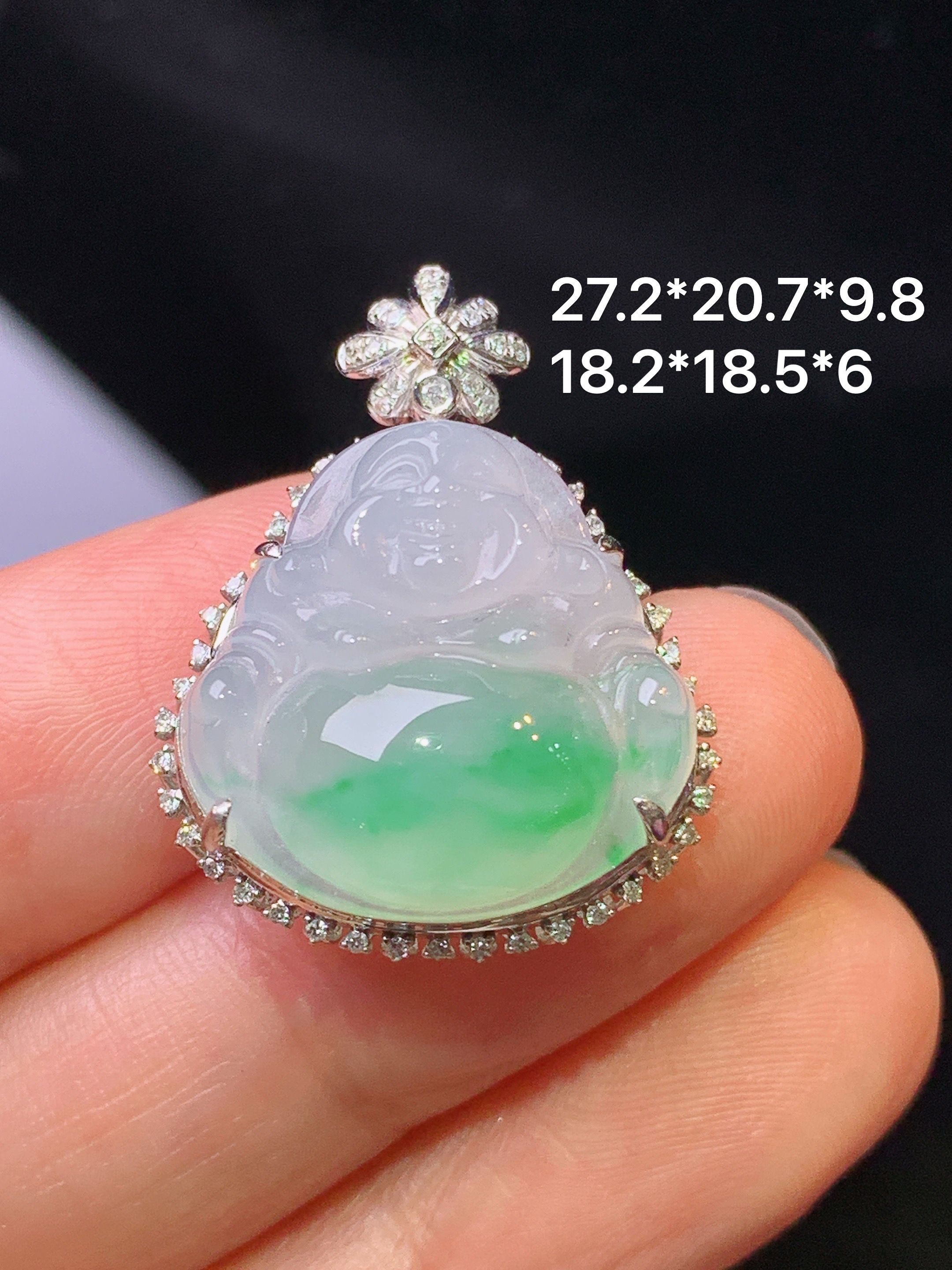 18k金钻镶嵌飘绿佛公吊坠 玉质细腻 色泽艳丽 整体尺寸27.2*20.7*9.8j2