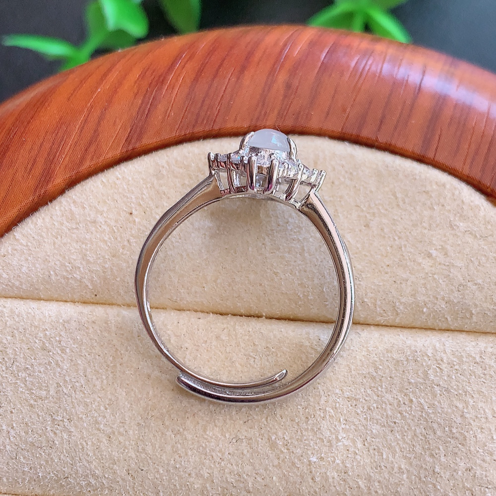 冰润蛋面翡翠戒指  玉质细腻  冰清玉润  飘花灵动  颜色漂亮  W815.12  内径尺寸：18-12.2-6.2mm   裸石尺寸：7-5mm