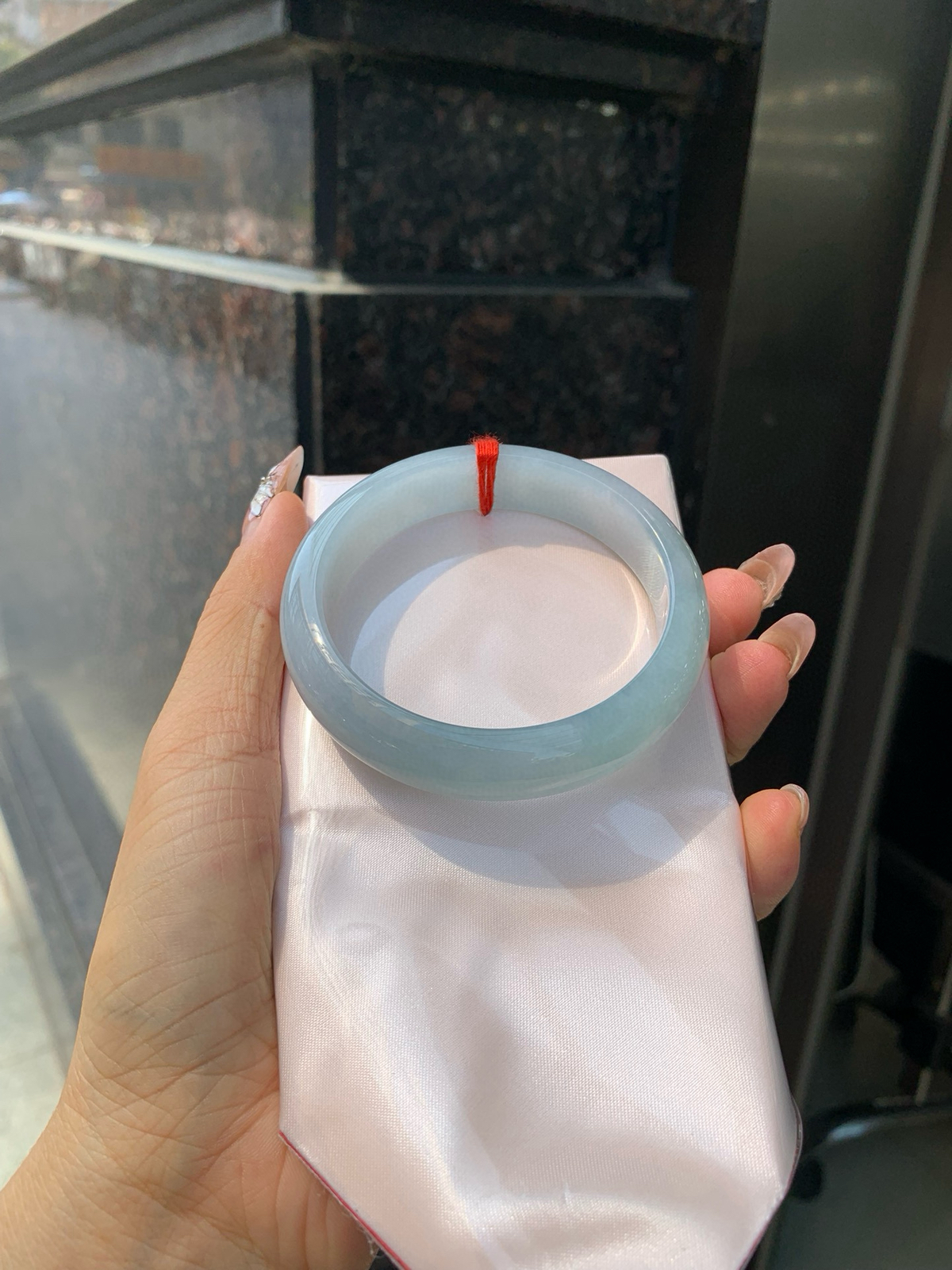 #特惠秒杀#蓝底宽版正圈
57.7-7.6-13.9
完美，底妆水润，质地细腻，半圈淡蓝底色均匀，由内而外散发出温婉气质，清爽治愈