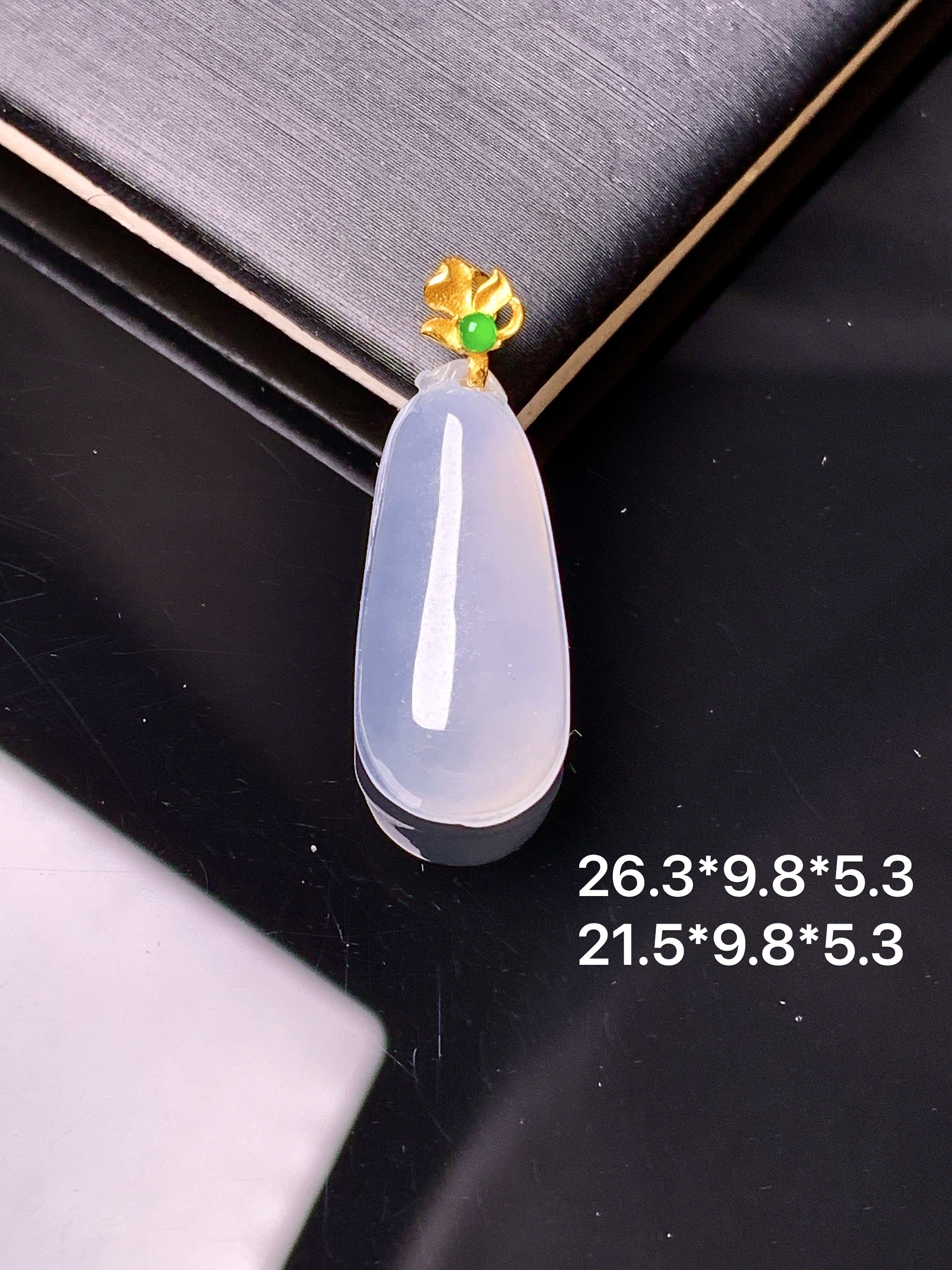 18k金镶嵌冰种福瓜吊坠 玉质细腻 色泽艳丽 整体尺寸26.3*9.8*5.3j2