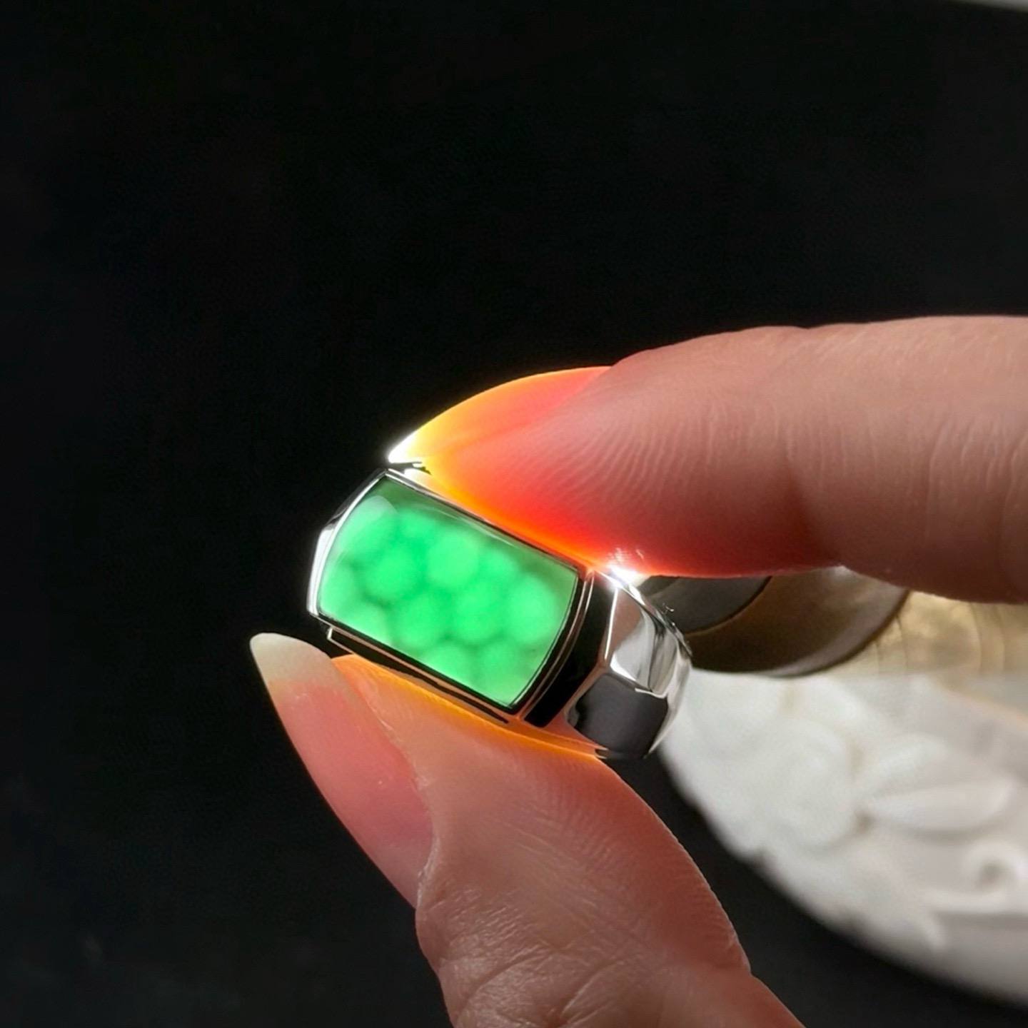 18k墨翠马鞍男戒 种好色正 黑度好 打灯通透 油性十足