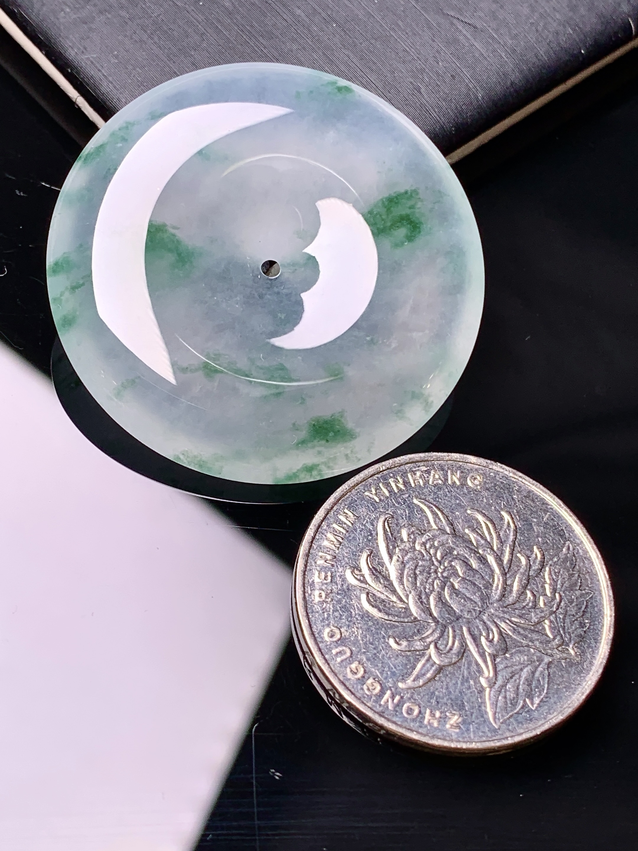 冰种平安扣吊坠 玉质细腻 色泽艳丽 整体尺寸35.6*6.2x1