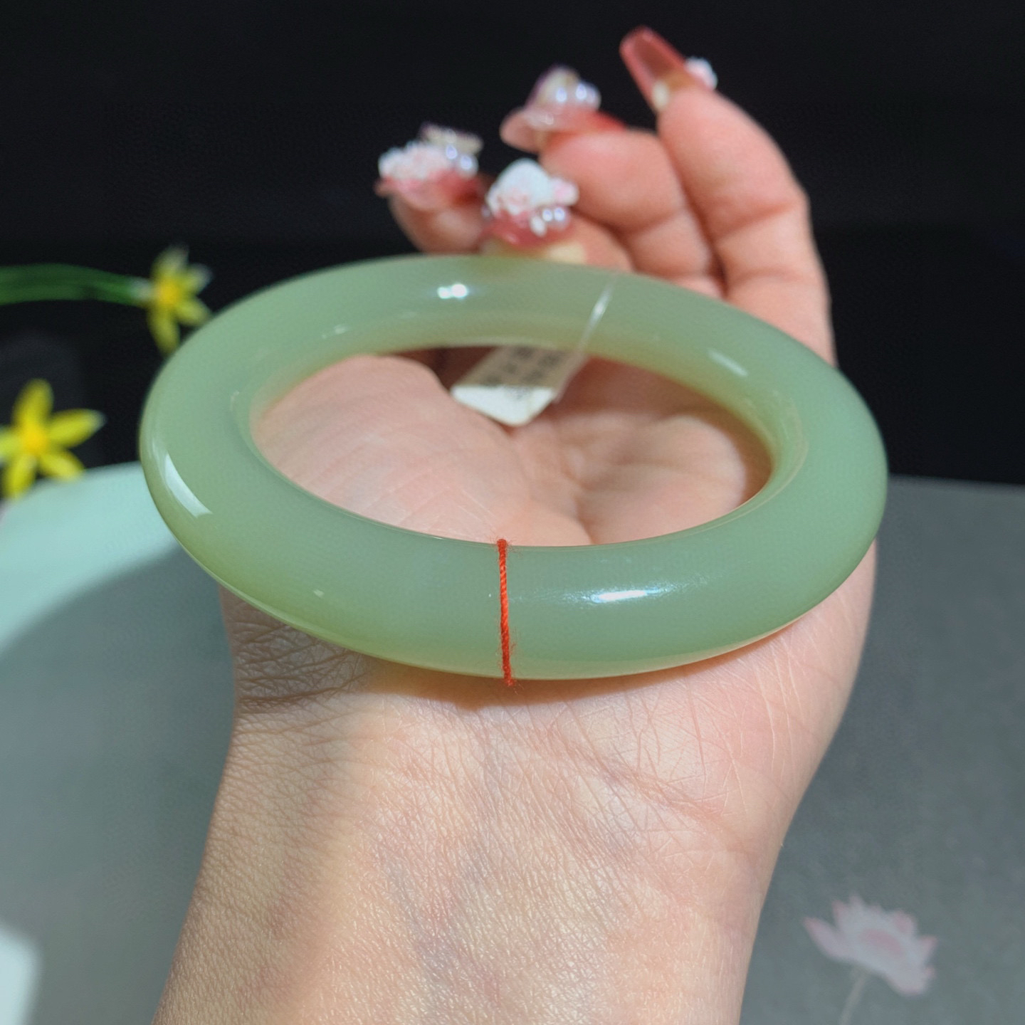 和田玉54.8圈口清水色肥圆条手镯，玉质细腻油润 底色纯净 无裂无杂 脂粉好，品质好