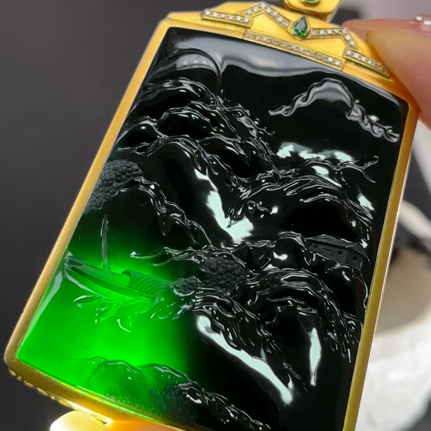 墨翠山水牌 种好色正 黑度极好 打灯通透 油性十足