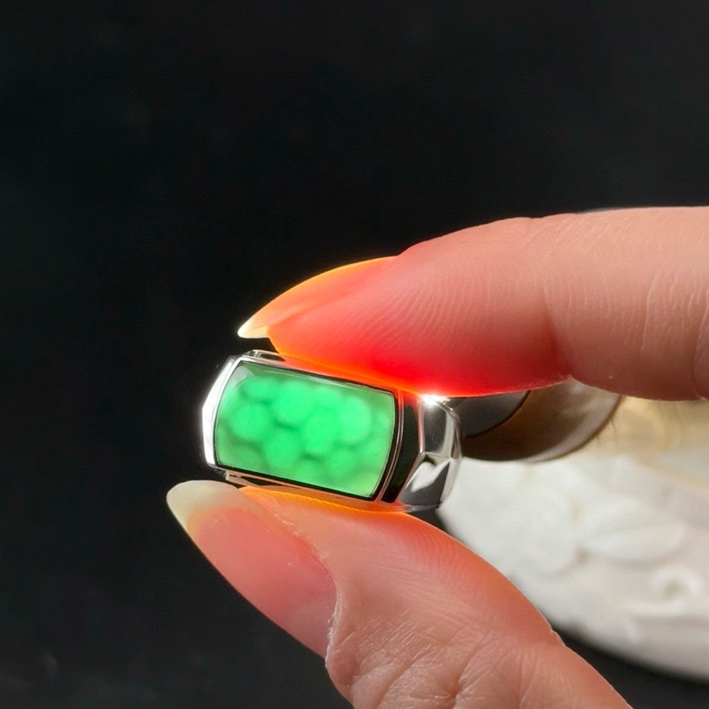 18k墨翠马鞍男戒 种好色正 黑度好 打灯通透 油性十足