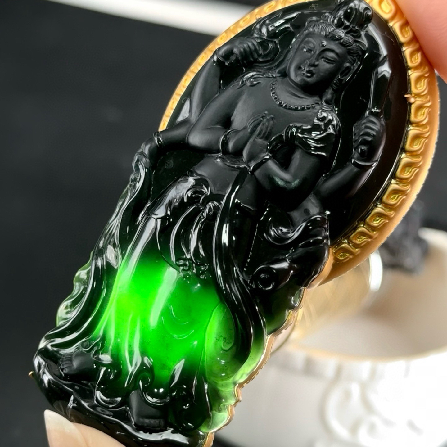 精品18k墨翠千手观音 种好色正 黑度极好 打灯通透 油性十足 尺寸71