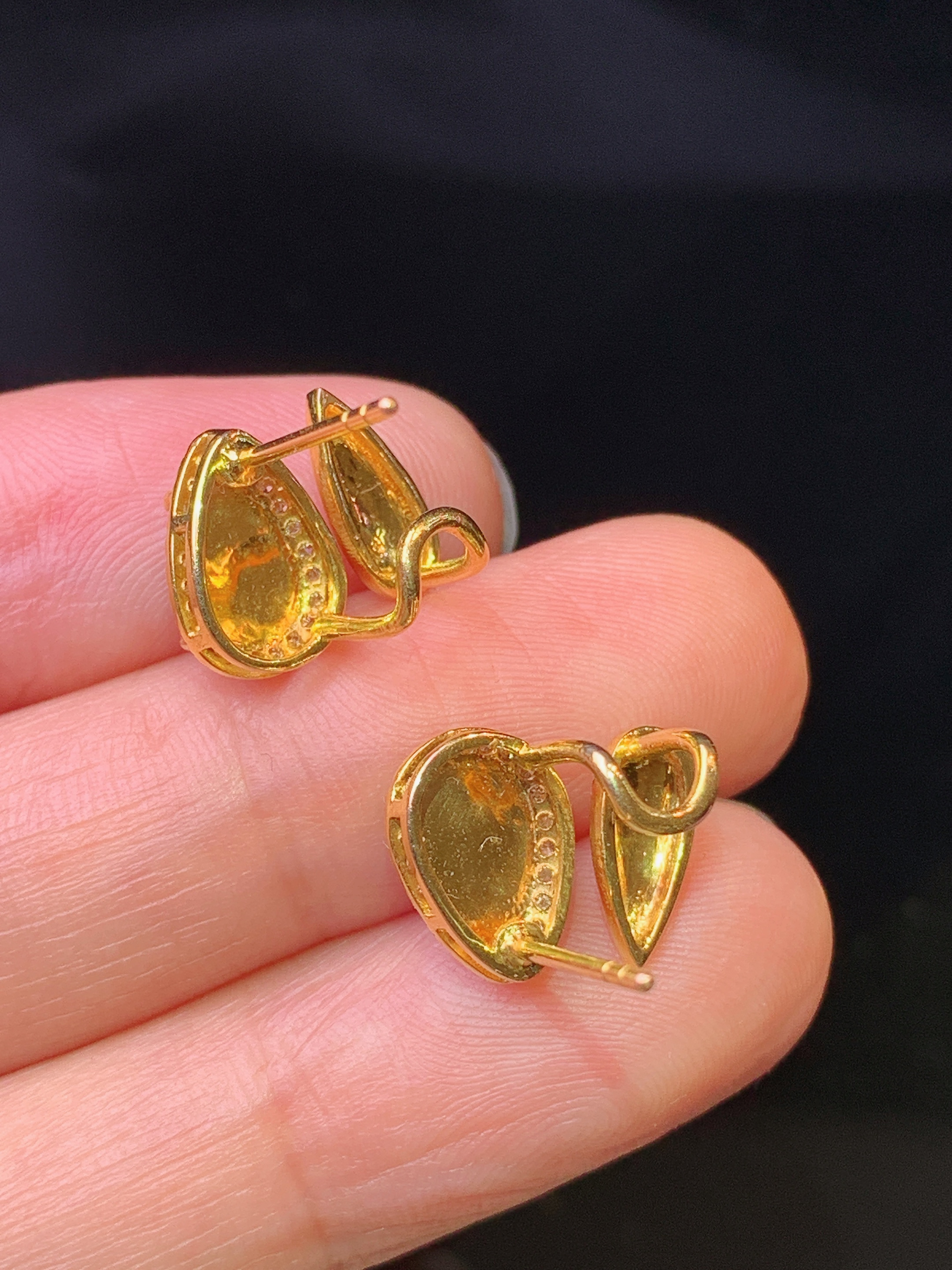 18k金钻镶嵌满绿水滴耳钉 玉质细腻 色泽艳丽 裸石尺寸8*5*2f1