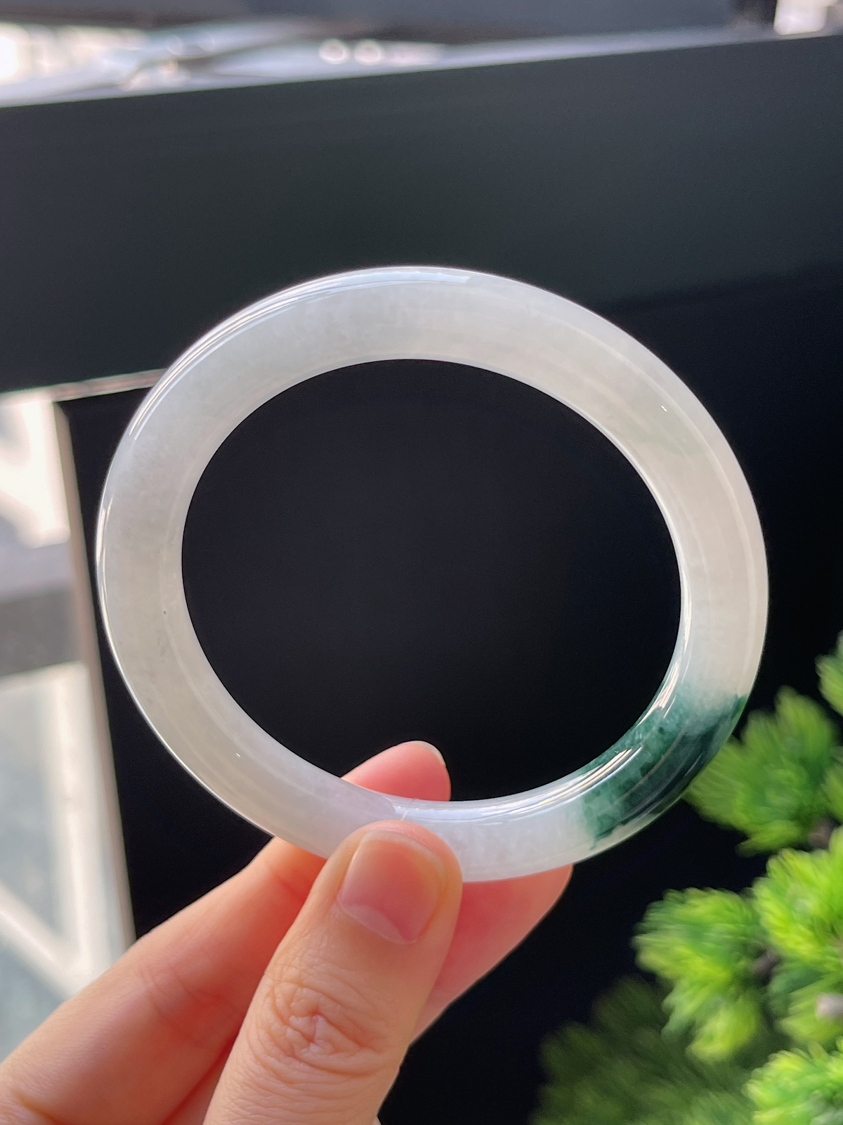 圆镯54.2圈口，翡翠冰糯种飘蓝花手镯