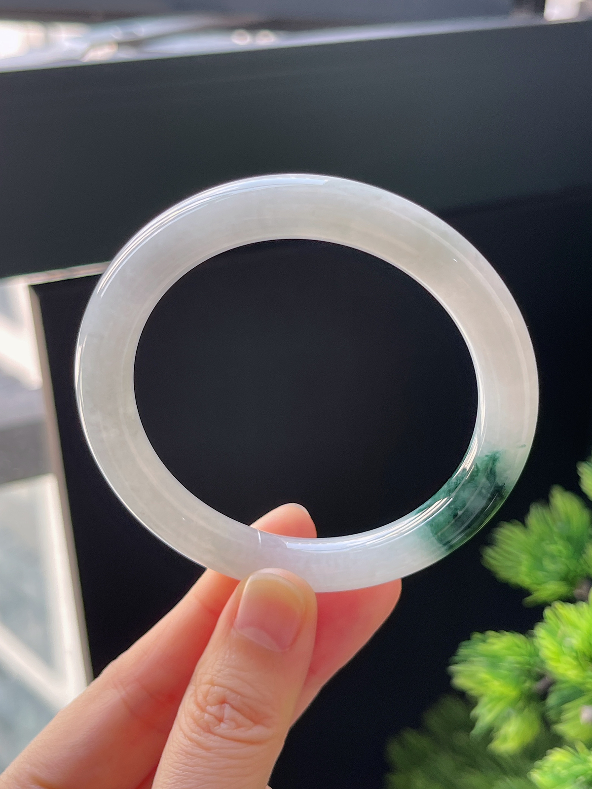 圆镯54.2圈口，翡翠冰糯种飘蓝花手镯