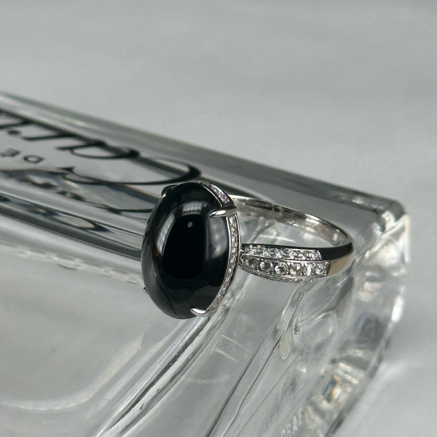 18k墨翠蛋面女戒  种好色正 黑度极好 满钻豪镶 打灯通透 油性十足