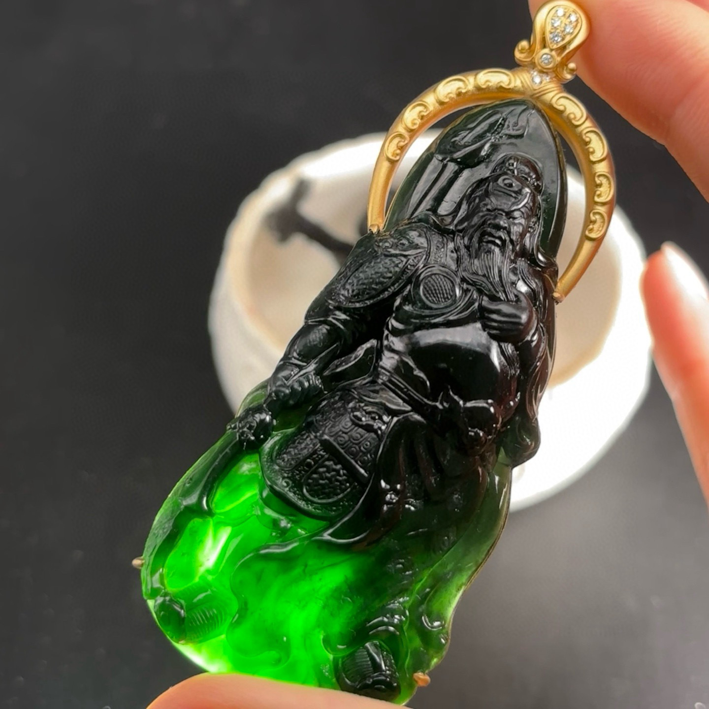 精品18k墨翠关公 种好色正 黑度极好 打灯通透 油性十足