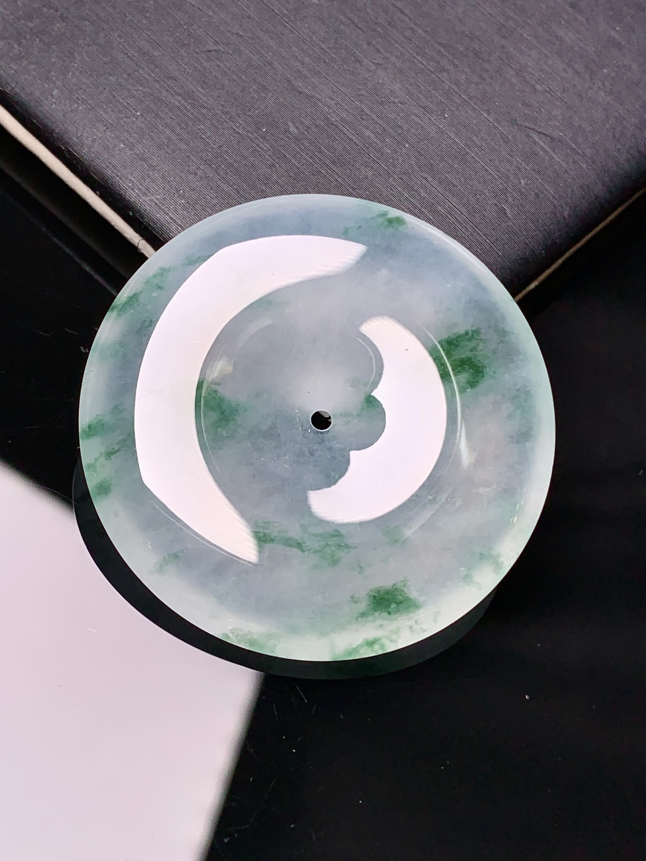 冰种平安扣吊坠 玉质细腻 色泽艳丽 整体尺寸35.6*6.2x1