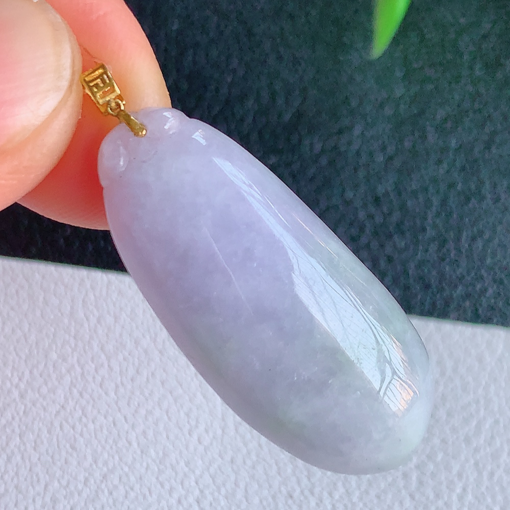 18k金扣冰润紫罗兰福瓜翡翠吊坠，呱呱来财，福气满满的美好寓意，清新自然  沁人心脾，造型独特，清秀高雅  W49.9 尺寸：32.5-14-5.8mm