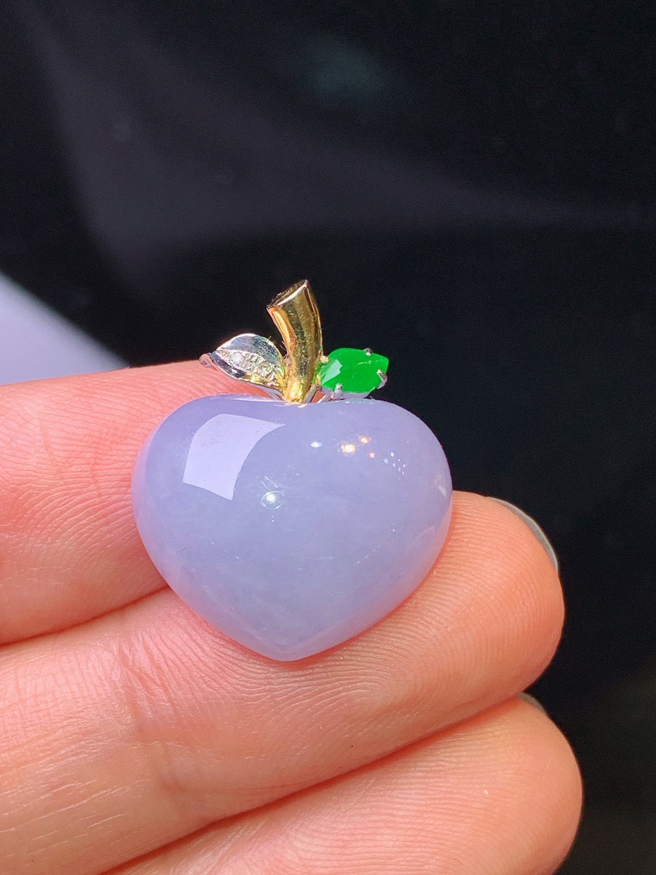 18k金钻镶嵌紫罗兰心形吊坠 玉质细腻 色泽艳丽 整体尺寸20.5*17.6*8.8j2