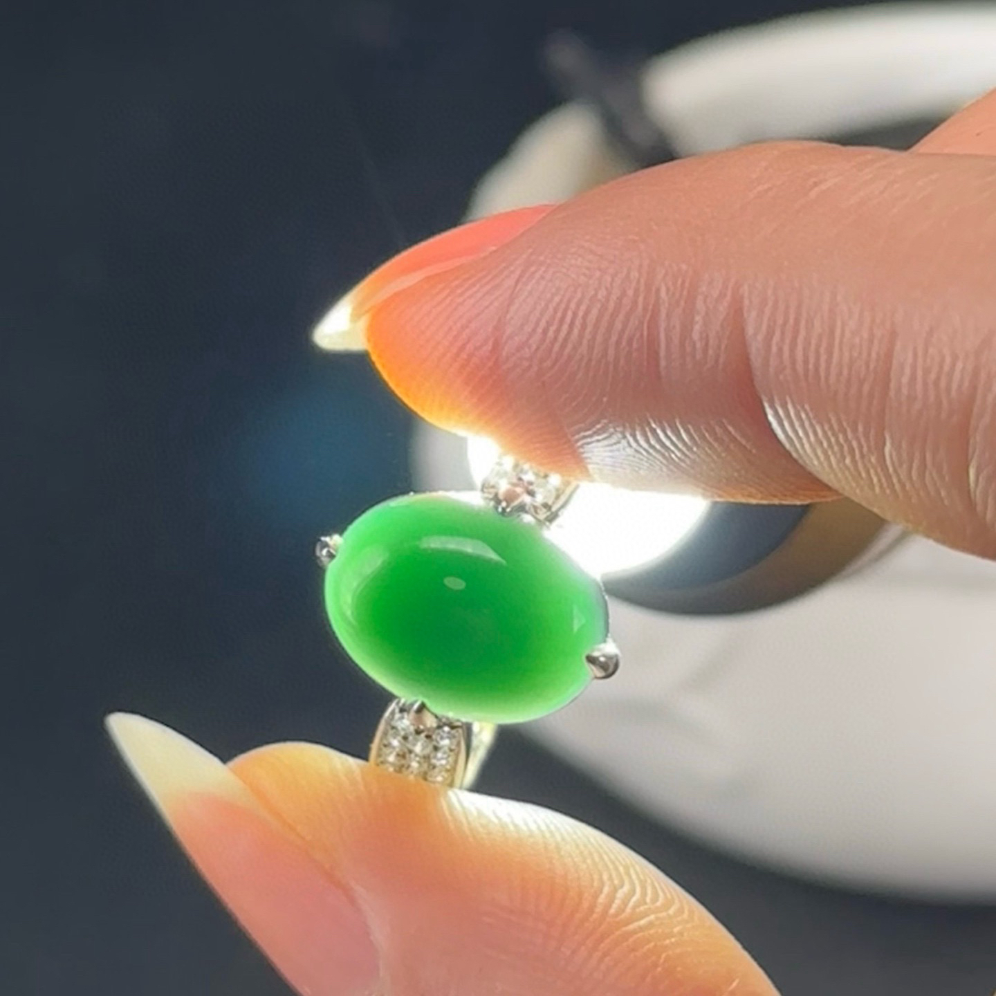 精品18k墨翠女戒 种好色正 满钻豪镶 打灯通透 油性十足