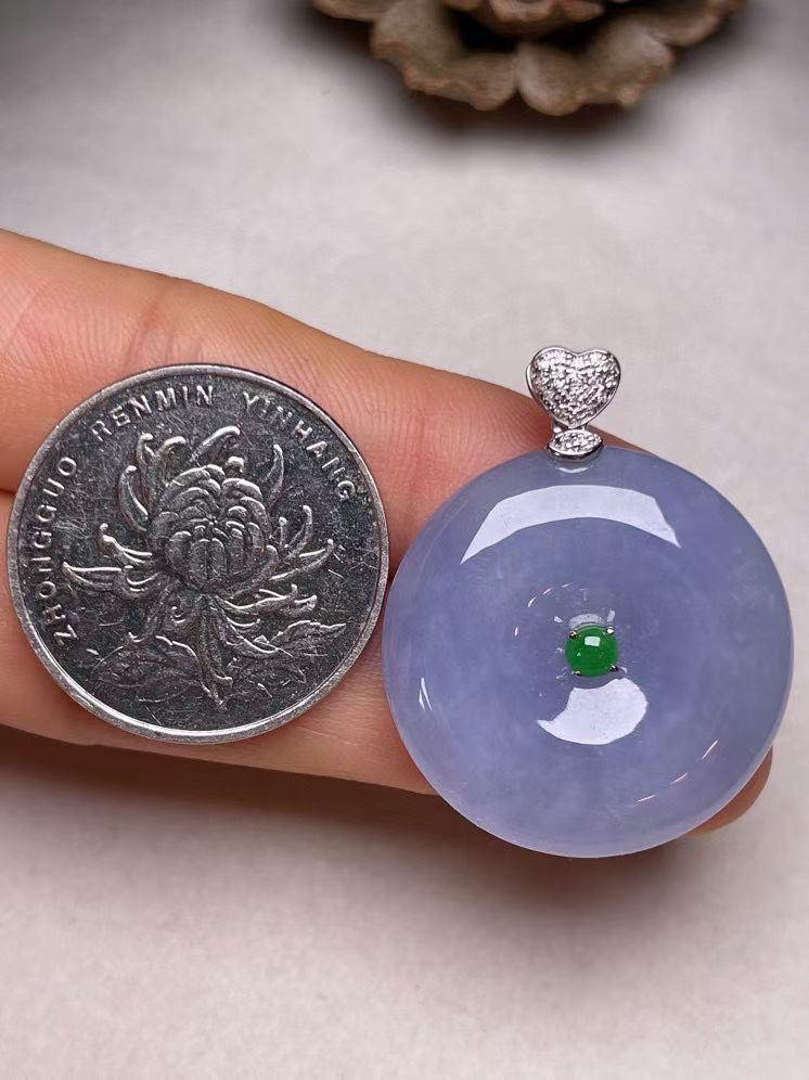 冰糯种紫罗兰平安扣吊坠、真金真钻镶嵌，种水好，玉质细腻 .裸石尺寸 26.8