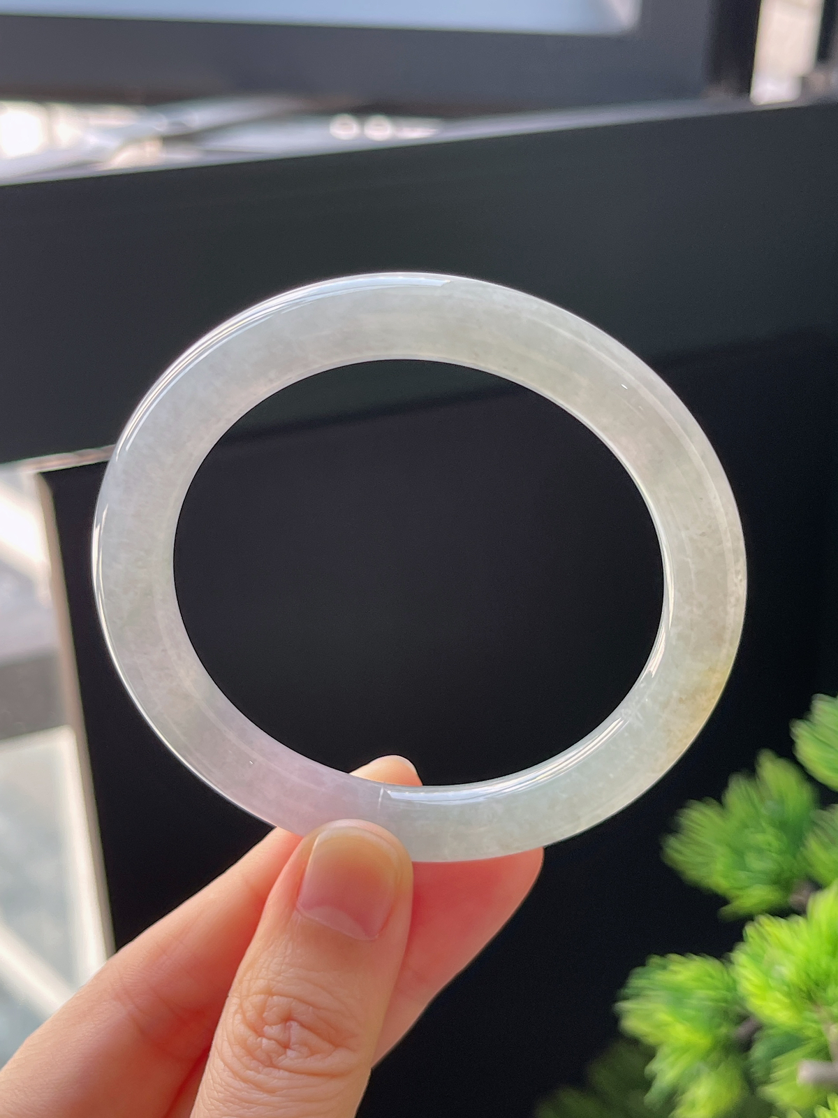 圆镯53.8圈口，翡翠糯化种春彩手镯