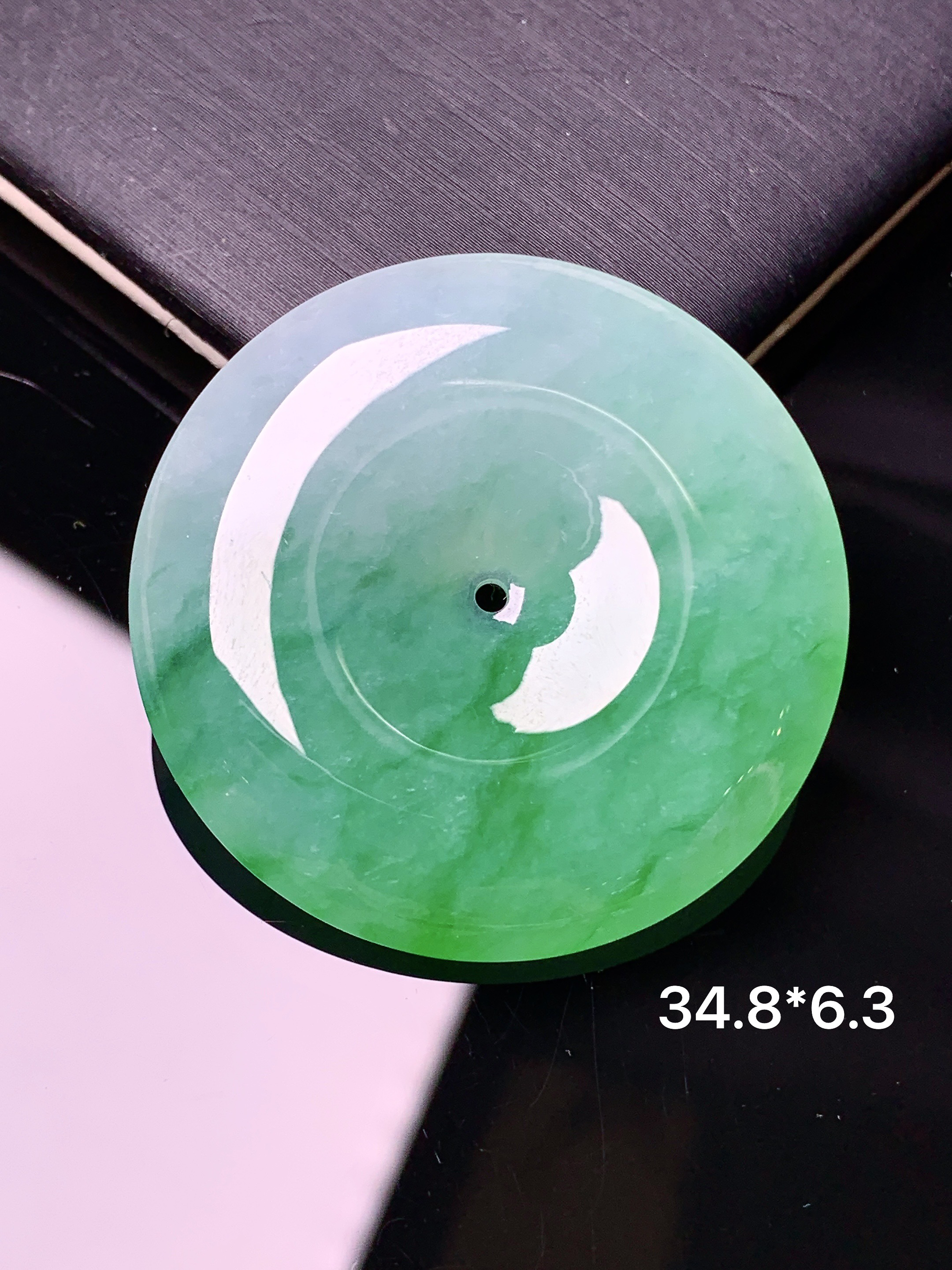 飘绿平安扣吊坠 玉质细腻 色泽艳丽 整体尺寸34.8*6.3