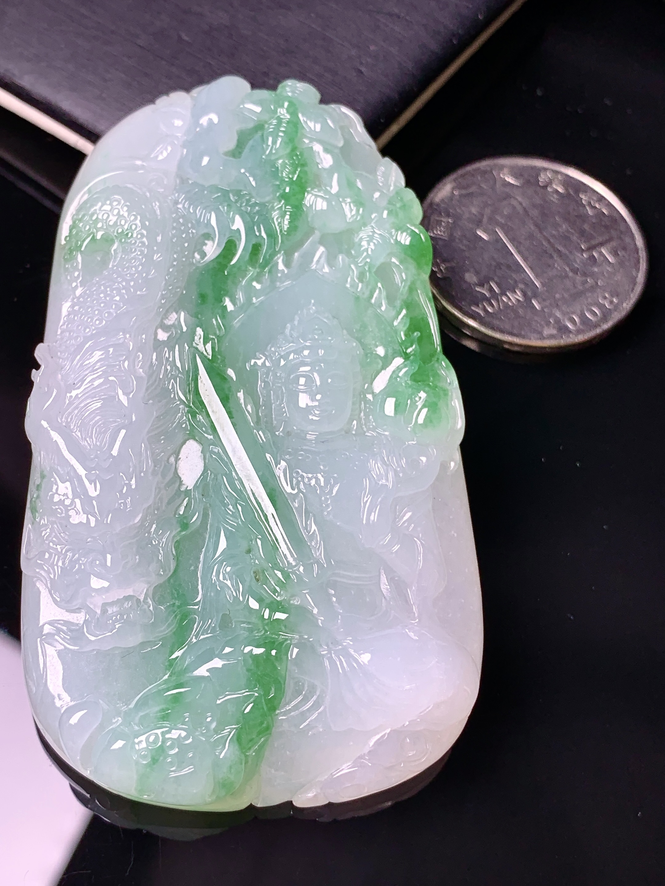 飘绿乘龙观音吊坠 玉质细腻 色泽艳丽 整体尺寸68.3*39.8*9.8x1