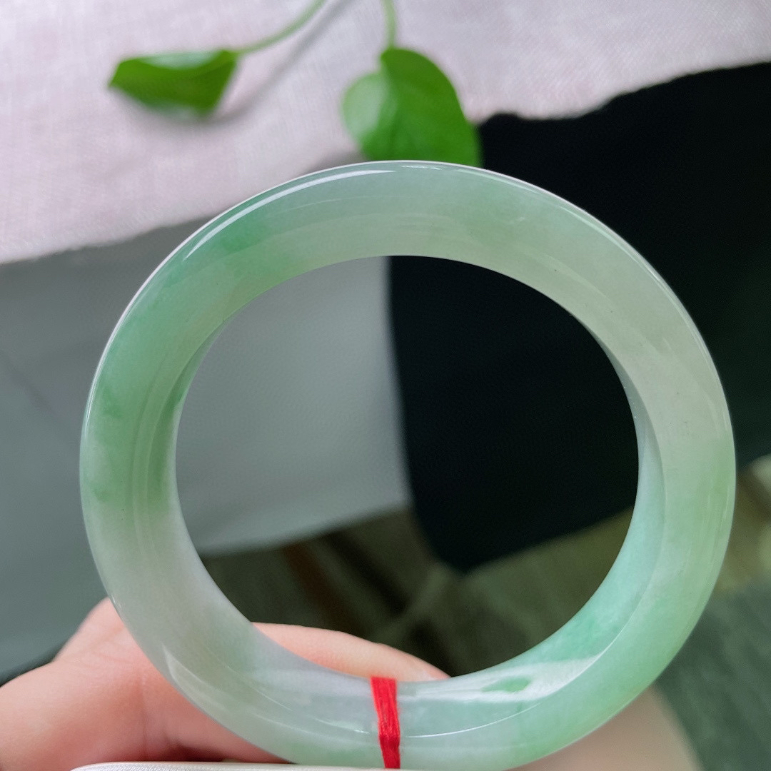 55.6/12/9.3，绿底，正圈，水润，细腻，胶润，耐看，完美