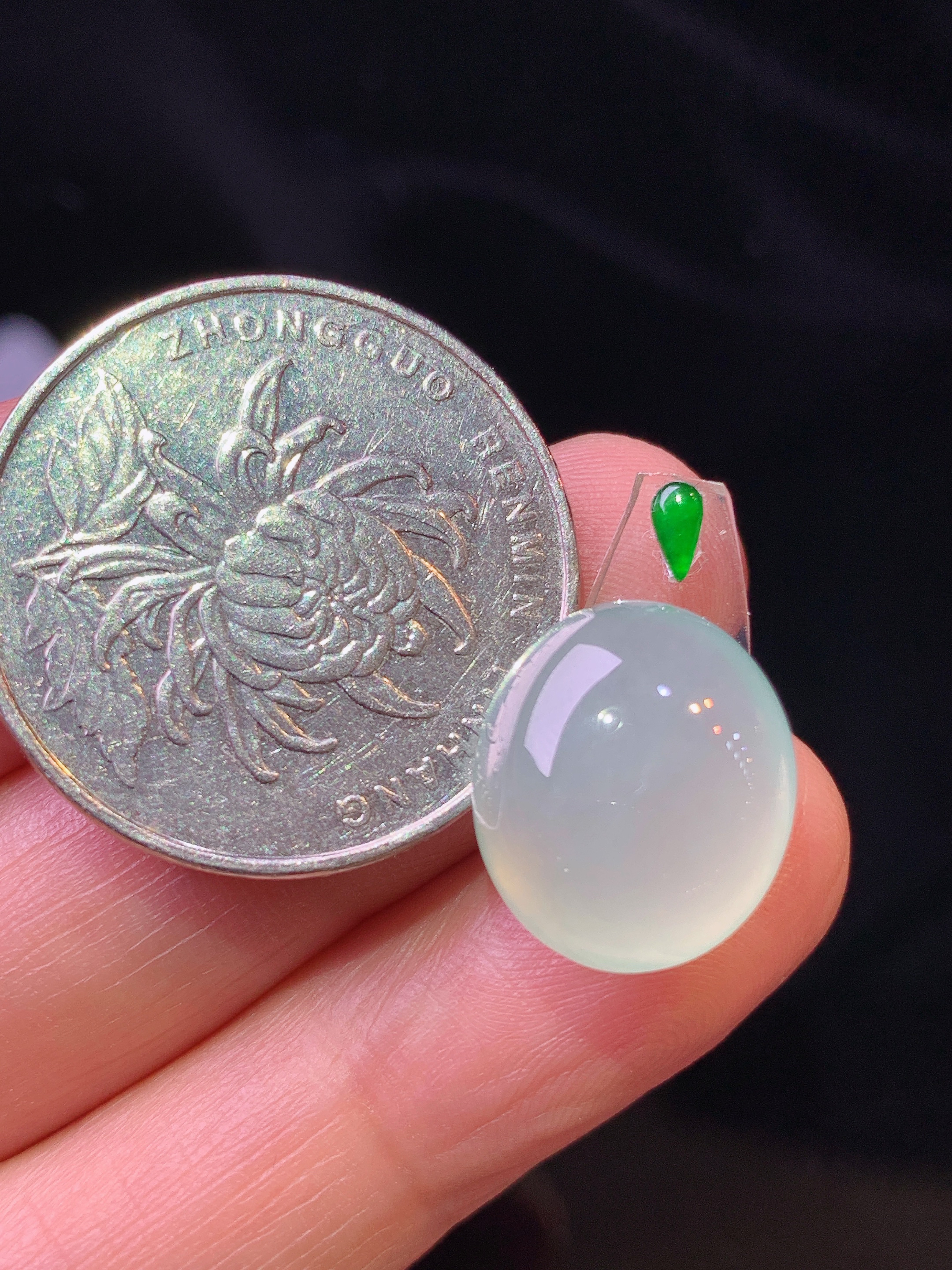 镶嵌款 冰种蛋面吊坠 玉质细腻 色泽艳丽 整体尺寸14.6*12.5*6.8*2x