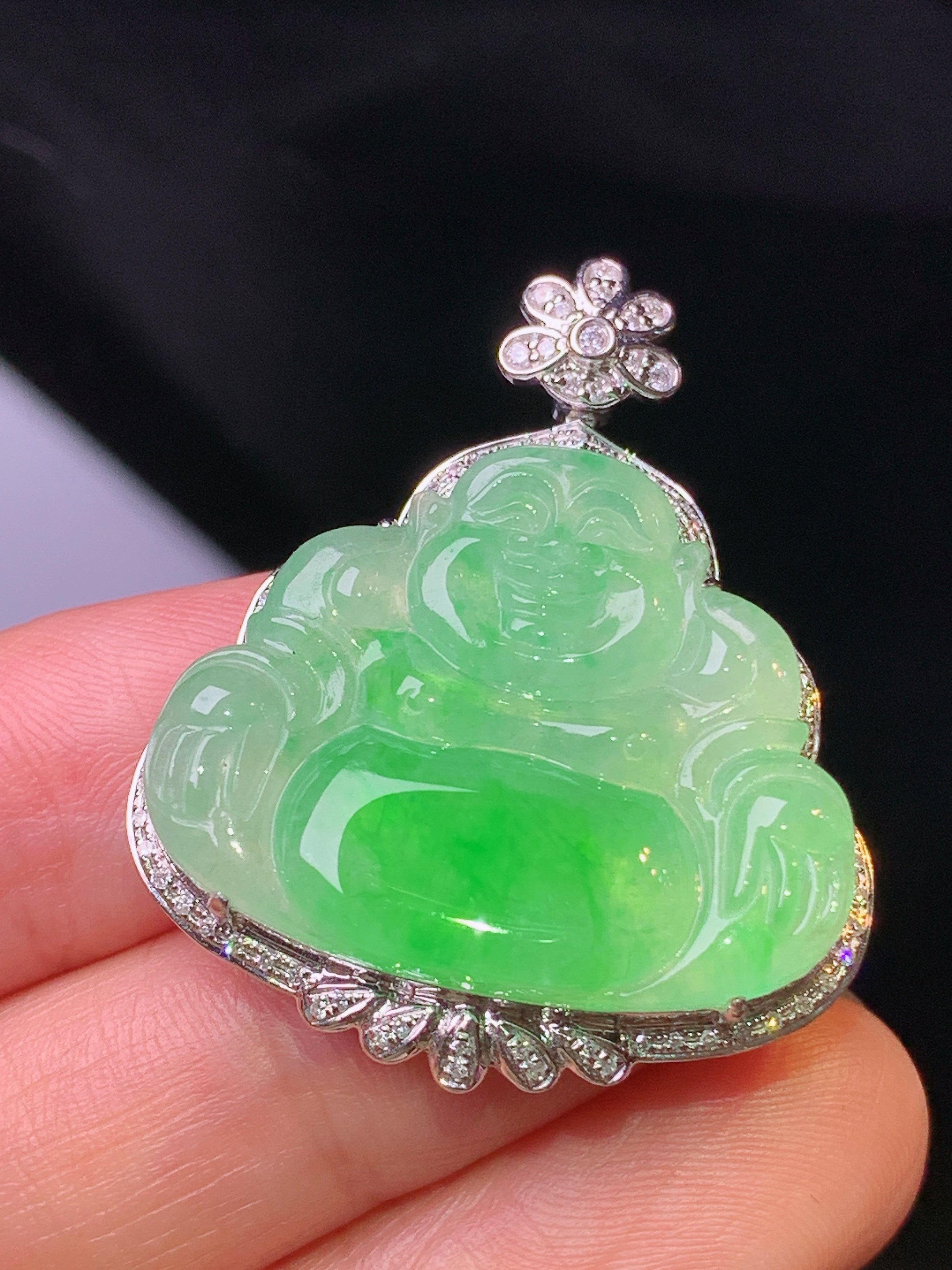 18k金钻镶嵌翠绿佛公吊坠 玉质细腻 色泽艳丽 整体尺寸35*29*8.2f1