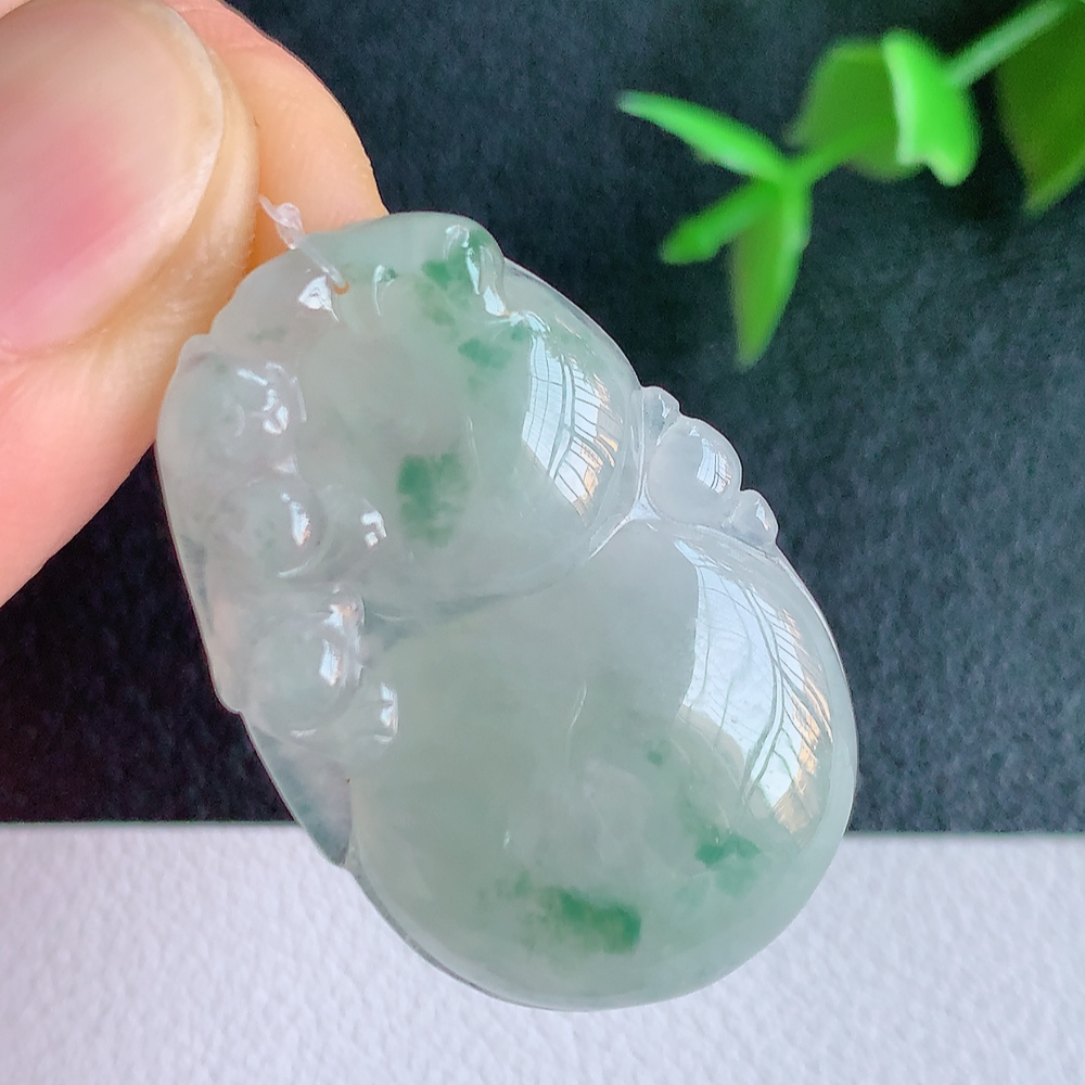 冰润飘花葫芦翡翠吊坠  寓意“福禄双全，加官进爵，财源滚滚” 莹润通透，抱满大气  清新脱俗    W49.9 尺寸：33-21.8-5.6mm