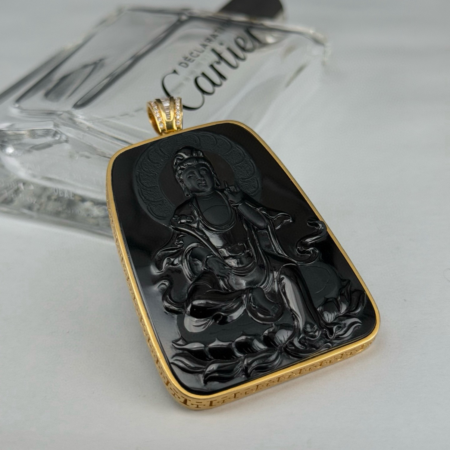 精品18k墨翠观音 种好色正 黑度极好 打灯通透 油性十足 尺寸64.6