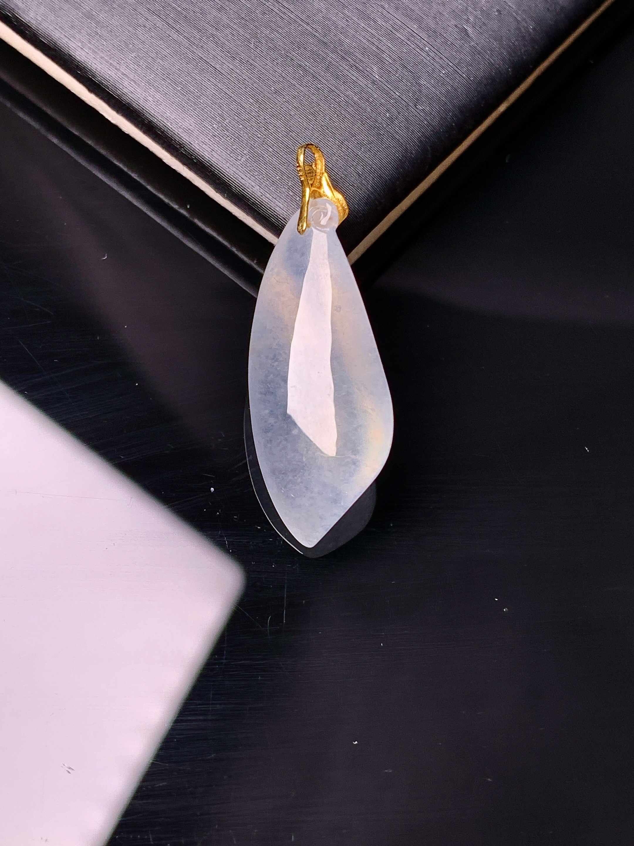 18k金镶嵌冰种随形吊坠 玉质细腻 色泽艳丽 整体尺寸29.5*10.3*6.2j2