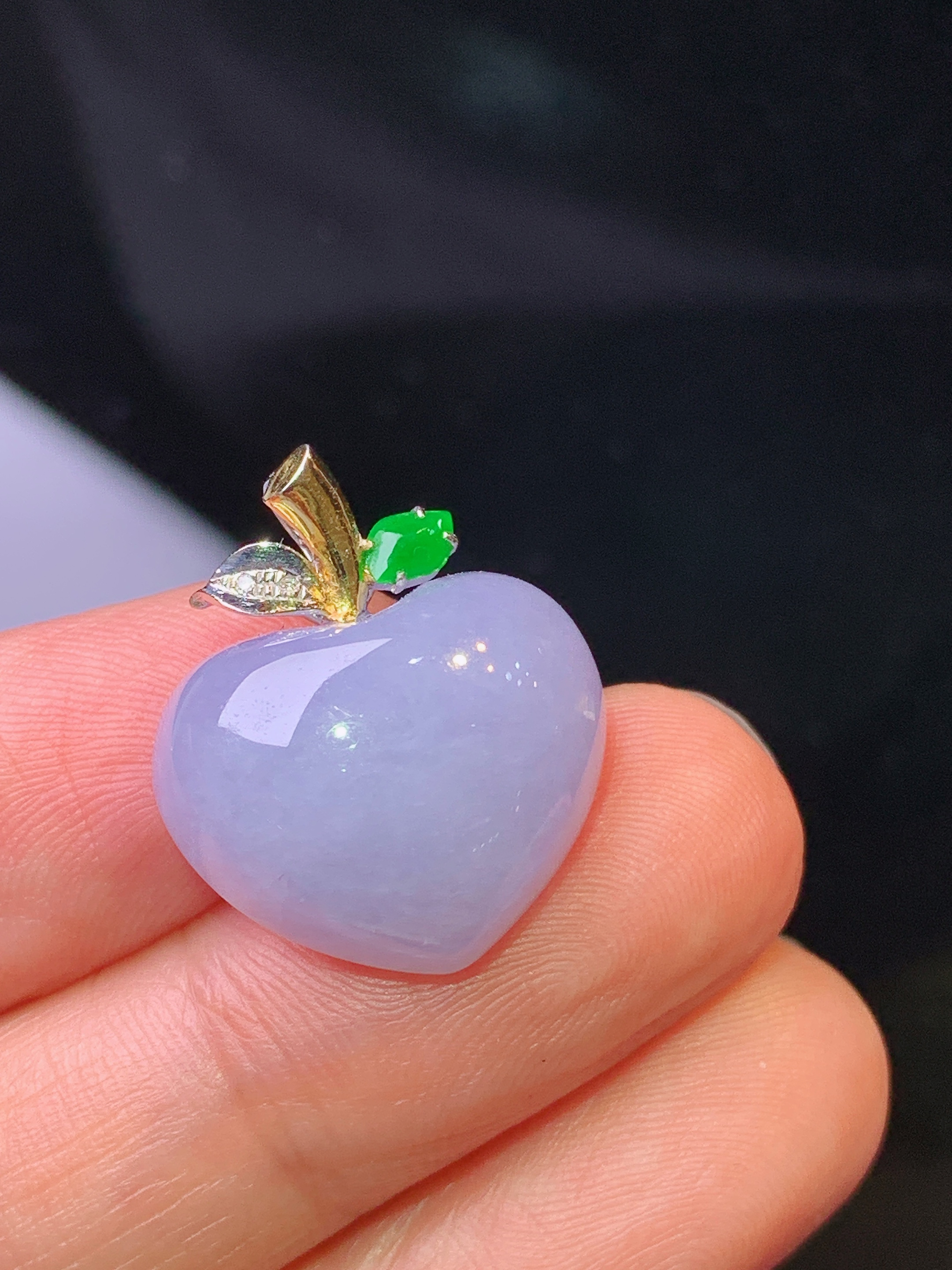 18k金钻镶嵌紫罗兰心形吊坠 玉质细腻 色泽艳丽 整体尺寸20.5*17.6*8.8j2