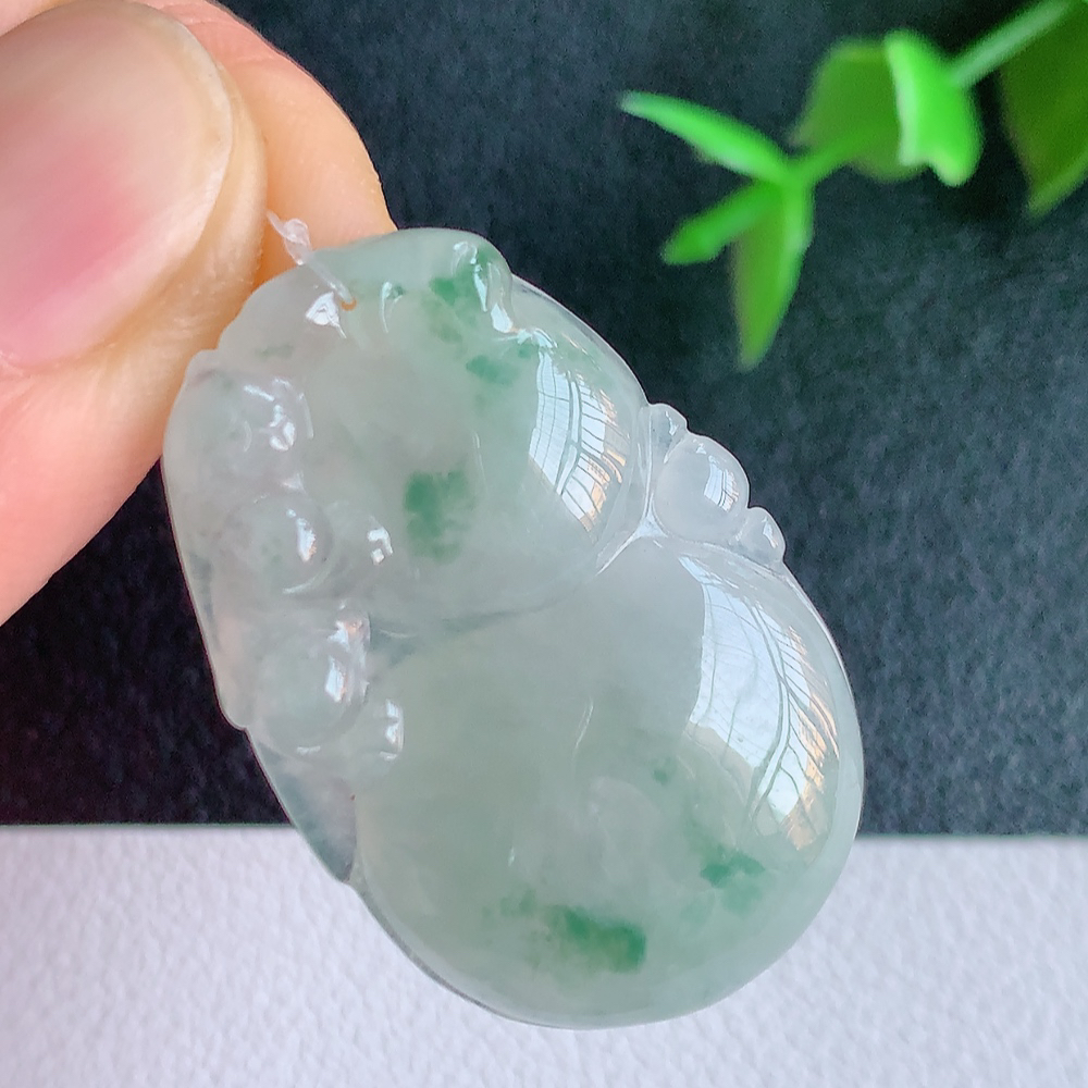 冰润飘花葫芦翡翠吊坠  寓意“福禄双全，加官进爵，财源滚滚” 莹润通透，抱满大气  清新脱俗    