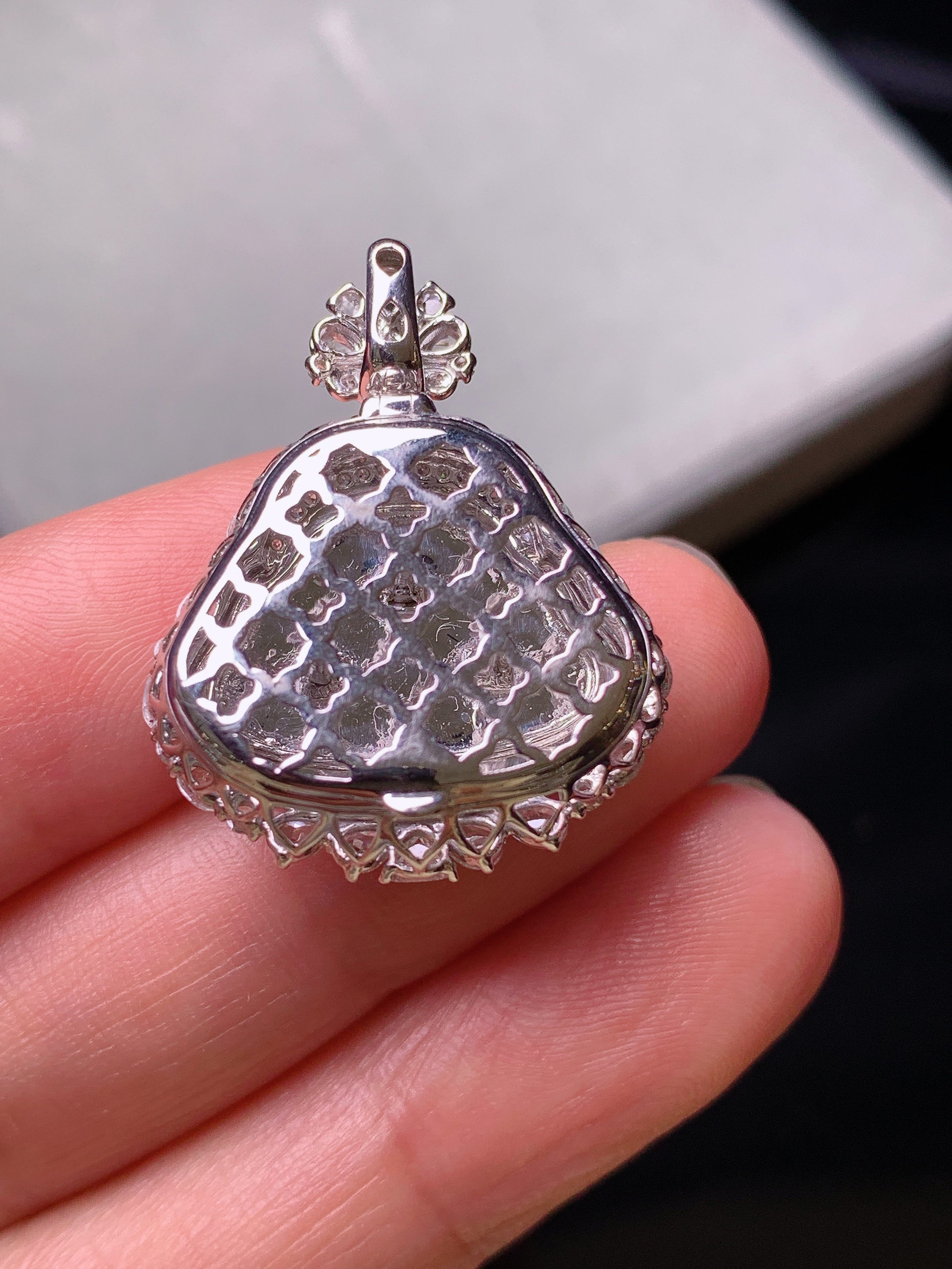 18k金钻镶嵌冰种佛公吊坠 玉质细腻 色泽艳丽 整体尺寸28.3*22.2*10.3y4