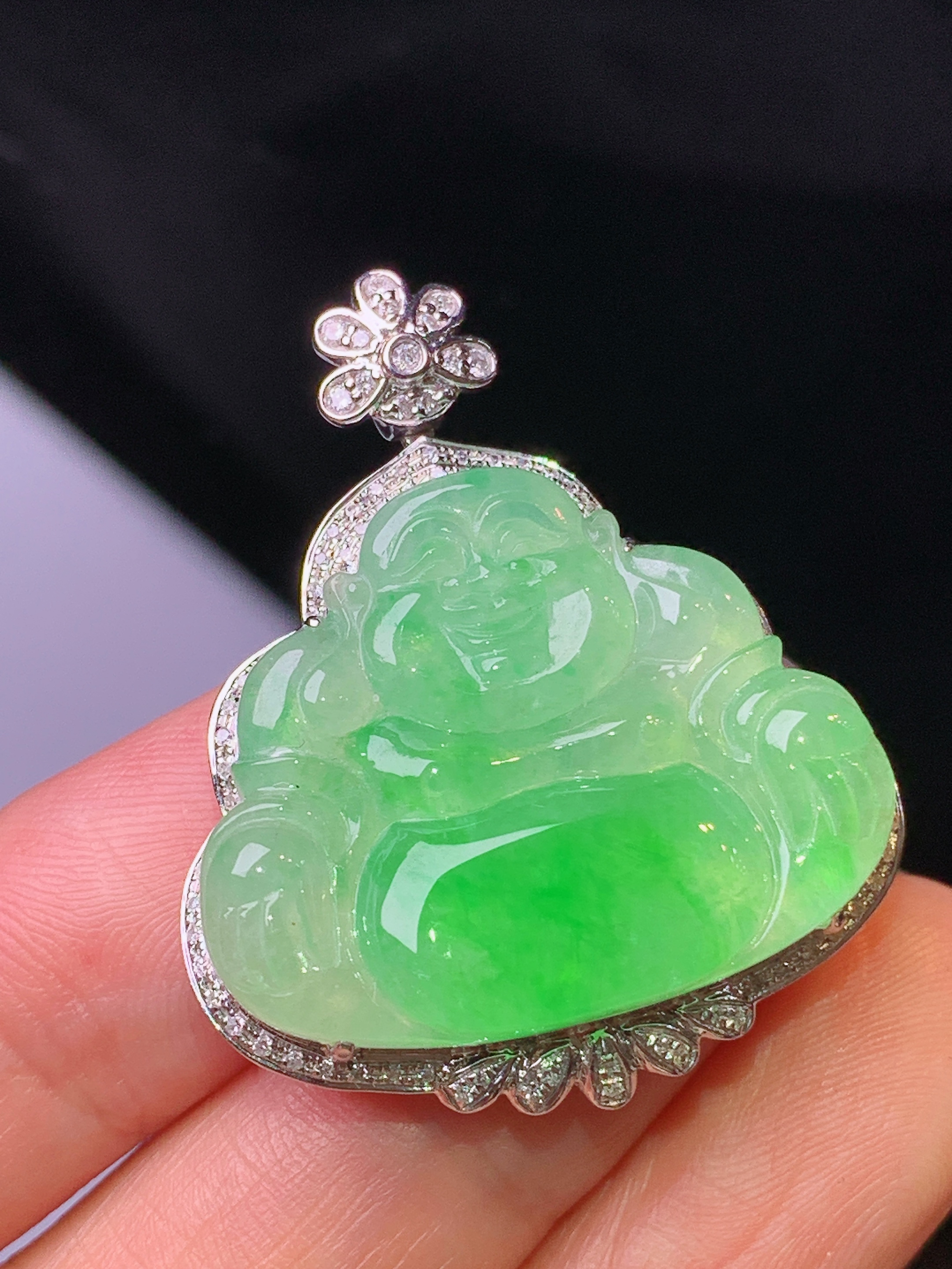 18k金钻镶嵌翠绿佛公吊坠 玉质细腻 色泽艳丽 整体尺寸35*29*8.2f1