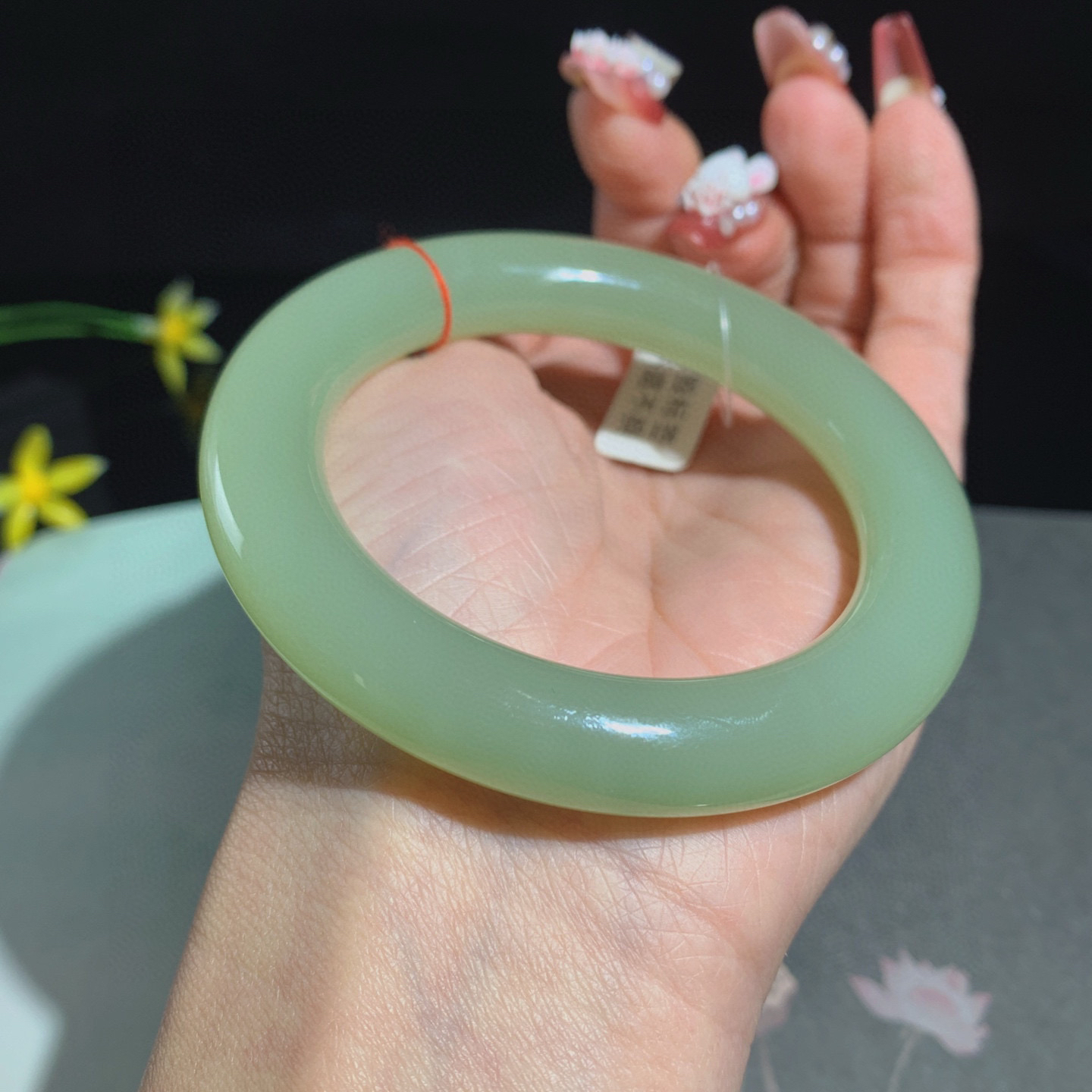 和田玉54.8圈口清水色肥圆条手镯，玉质细腻油润 底色纯净 无裂无杂 脂粉好，品质好