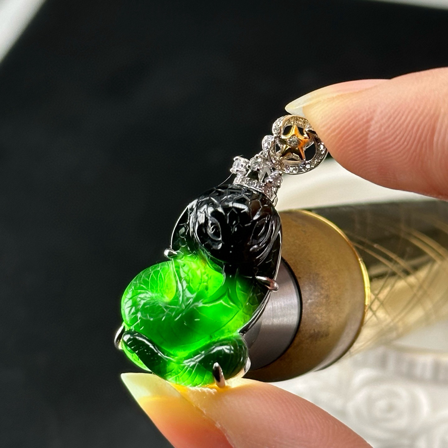 精品18k墨翠小蛇 种好色正 黑度极好 打灯通透