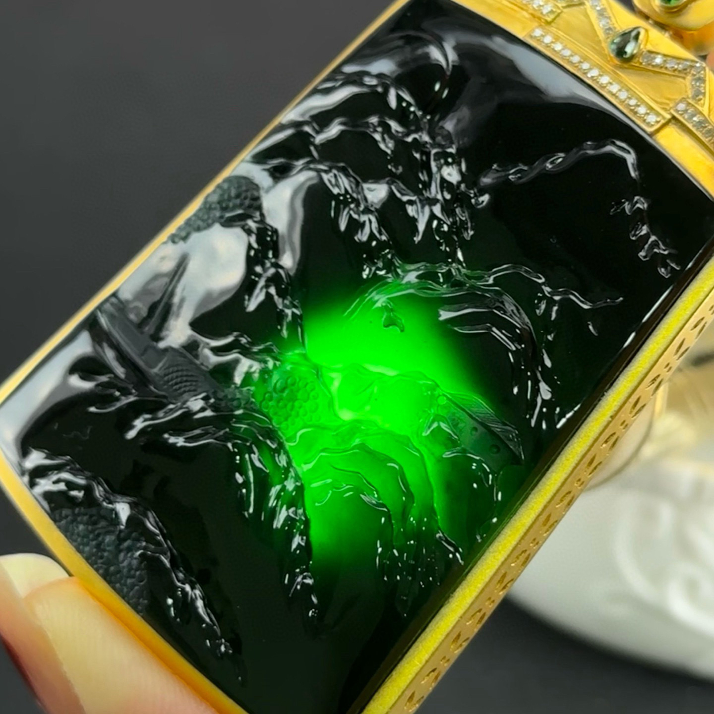 墨翠山水牌 种好色正 黑度极好 打灯通透 油性十足